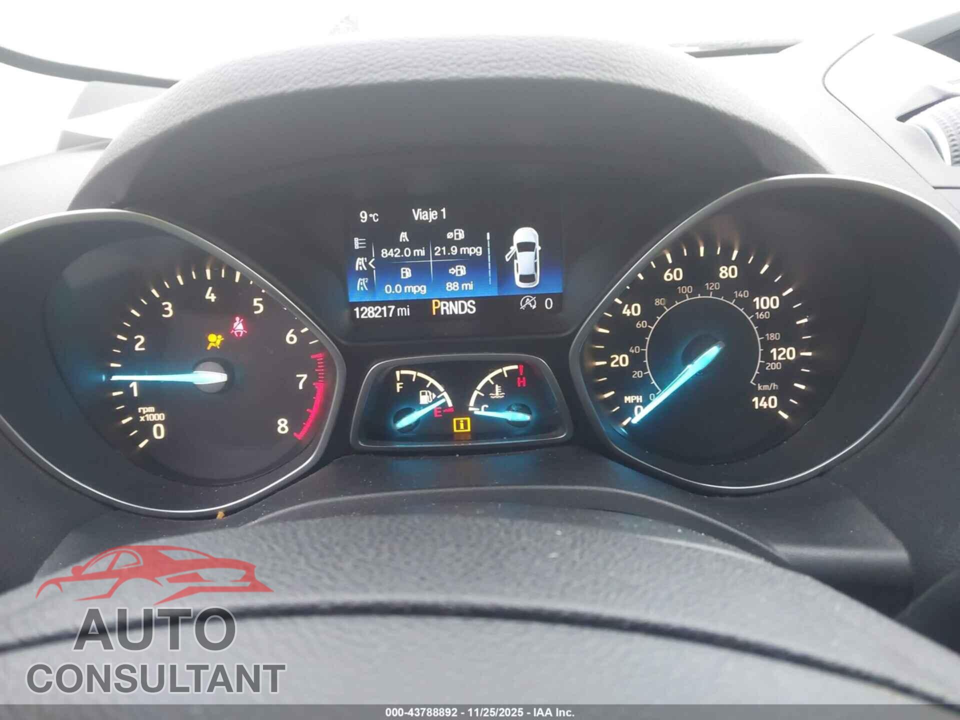 FORD ESCAPE 2017 - 1FMCU0GD5HUB98505