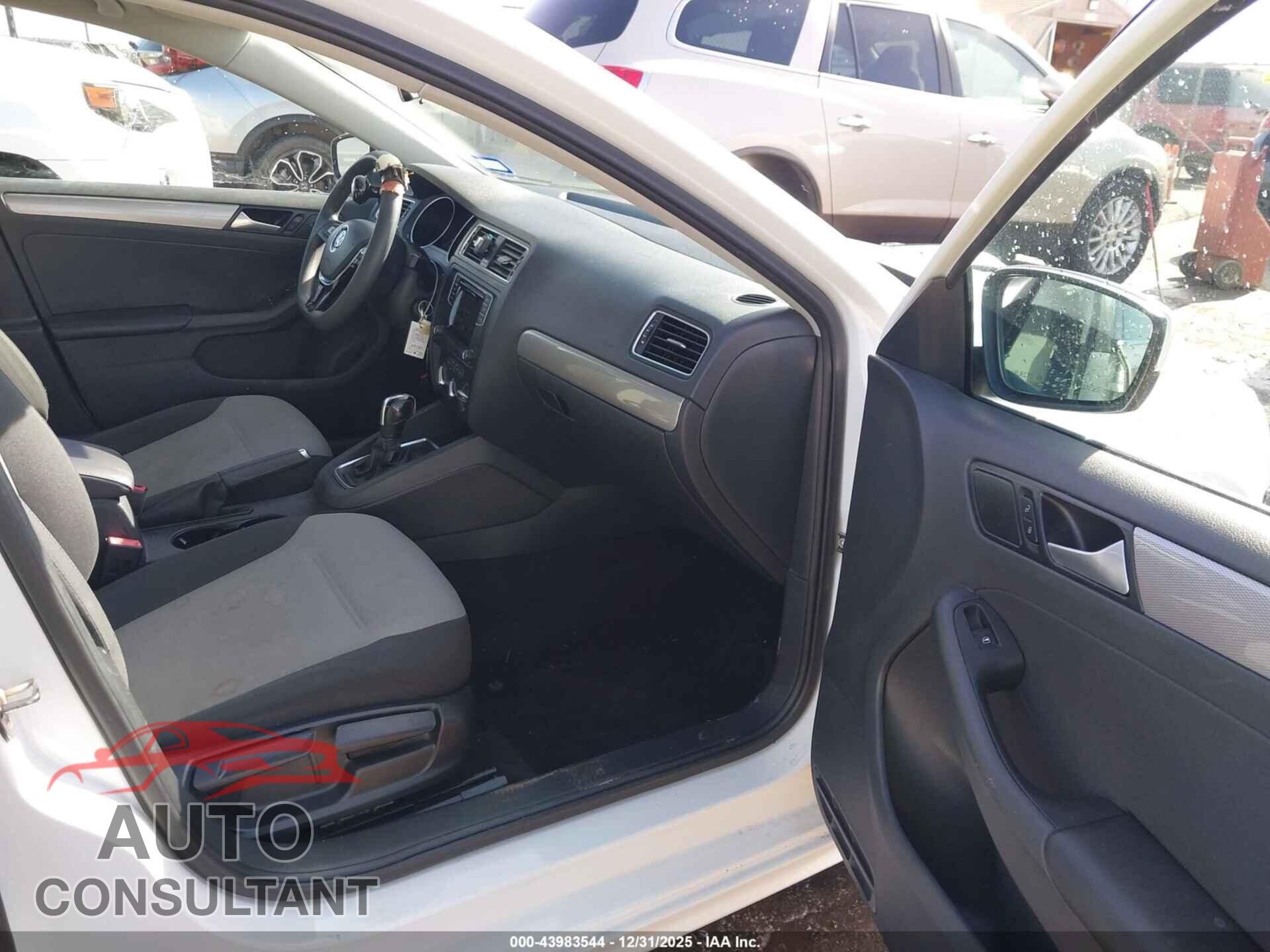VOLKSWAGEN JETTA 2017 - 3VW2B7AJ8HM400803