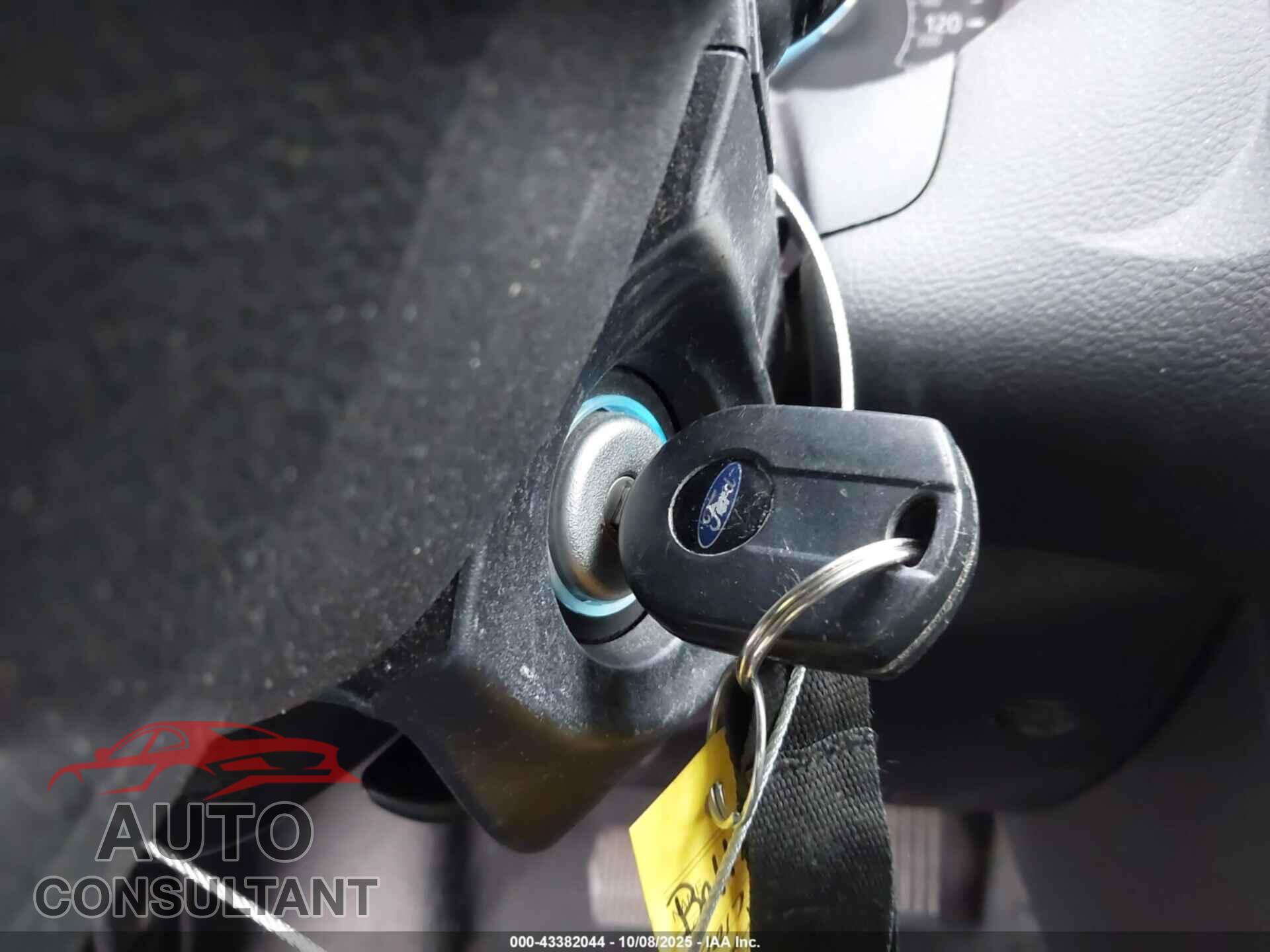 FORD FOCUS 2017 - 1FADP3F26HL204633