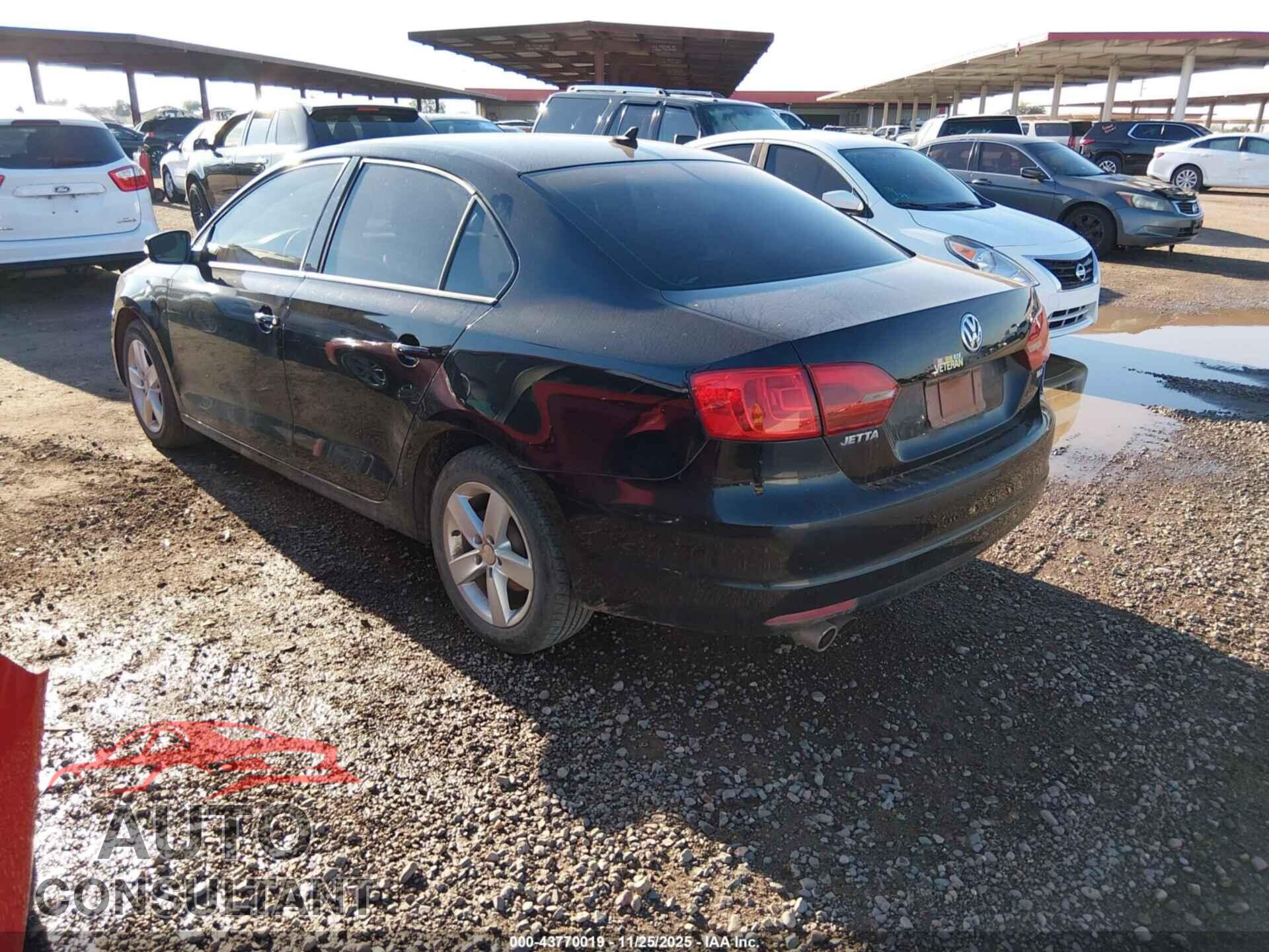VOLKSWAGEN JETTA 2011 - 3VWLL7AJ2BM067572