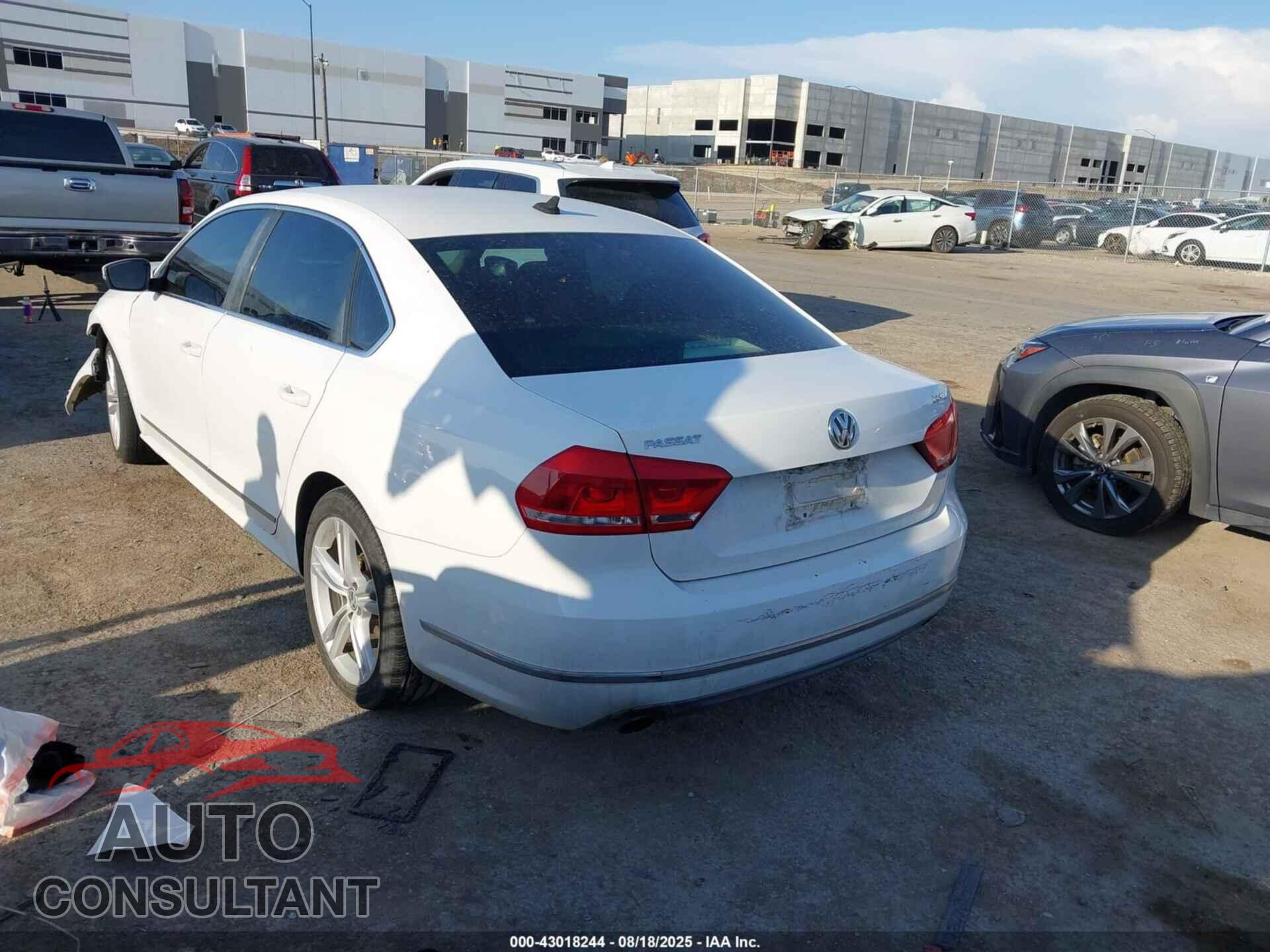 VOLKSWAGEN PASSAT 2013 - 1VWCM7A31DC069901