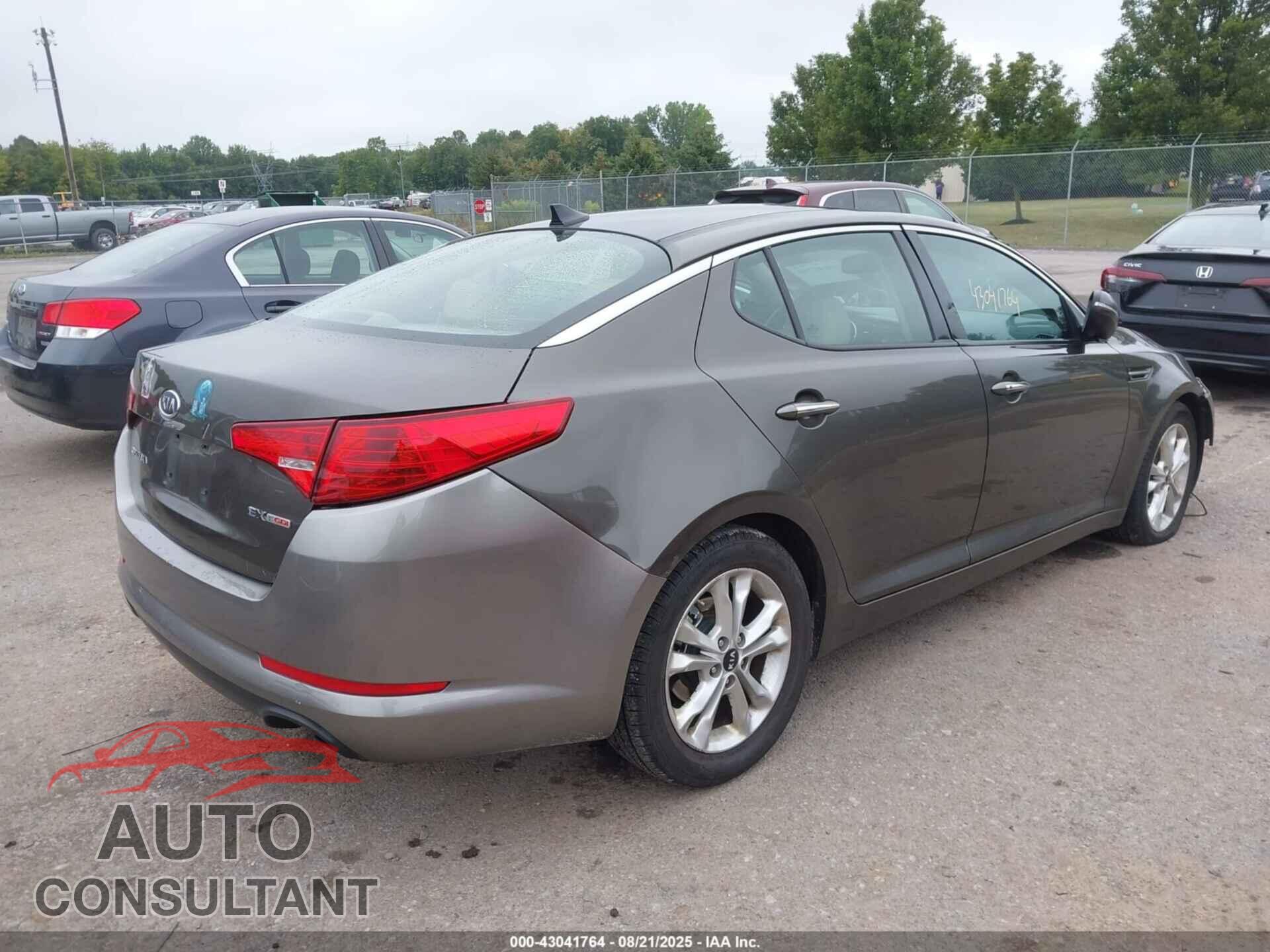 KIA OPTIMA 2011 - KNAGN4A66B5132984