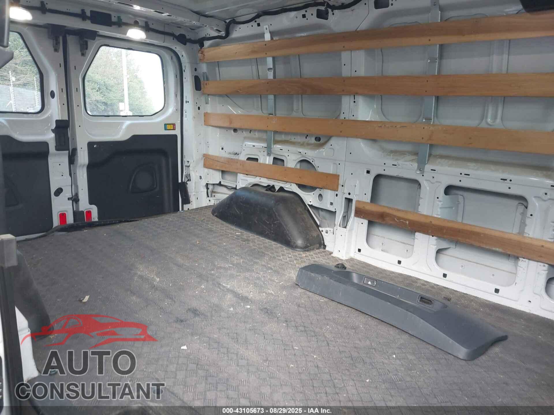FORD TRANSIT-250 2018 - 1FTYR1YM5JKB33039