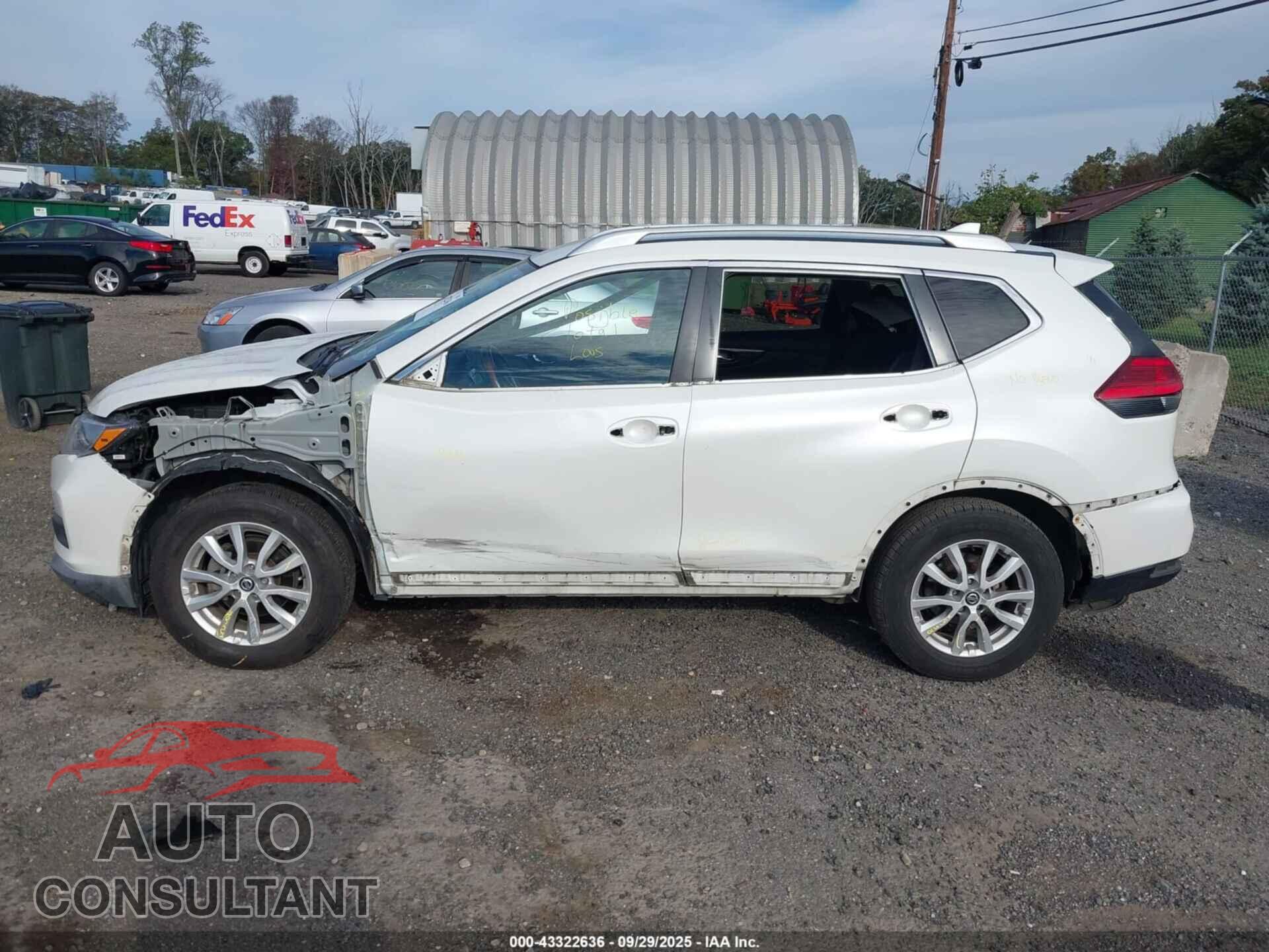 NISSAN ROGUE 2017 - KNMAT2MV2HP558545