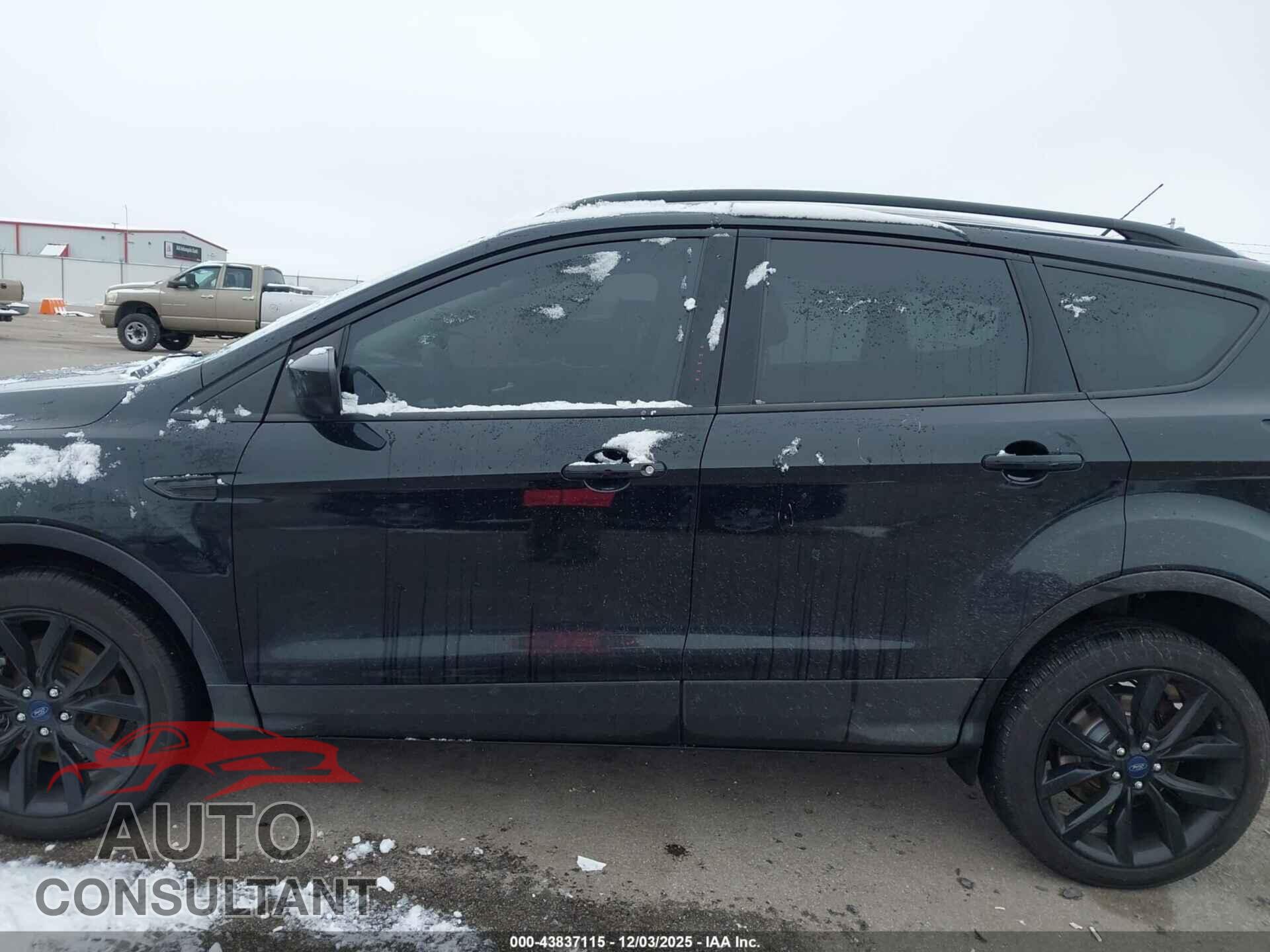 FORD ESCAPE 2017 - 1FMCU9GD6HUD07817