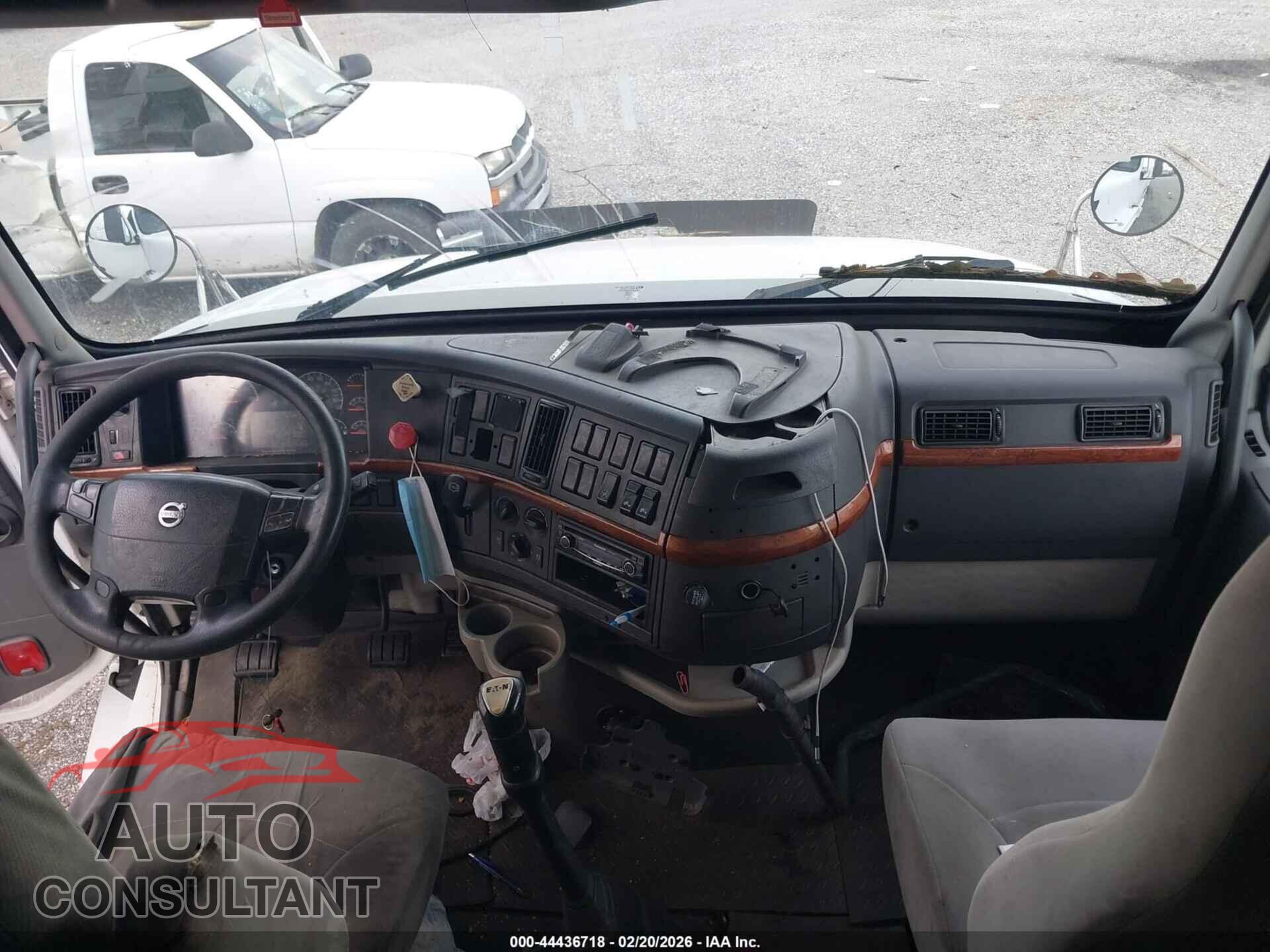 VOLVO VN 2011 - 4V4NC9EJ1BN531544