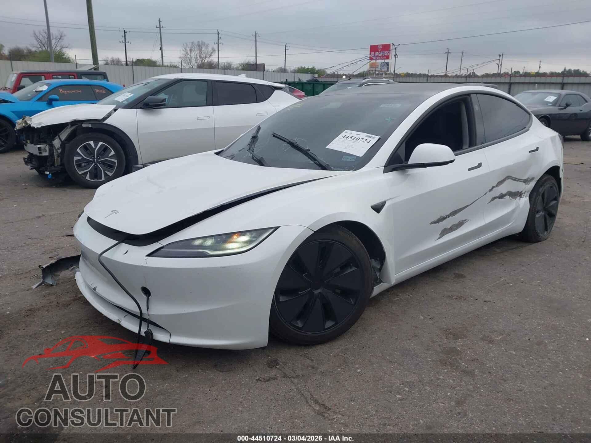 TESLA MODEL 3 2025 - 5YJ3E1EA8SF038179