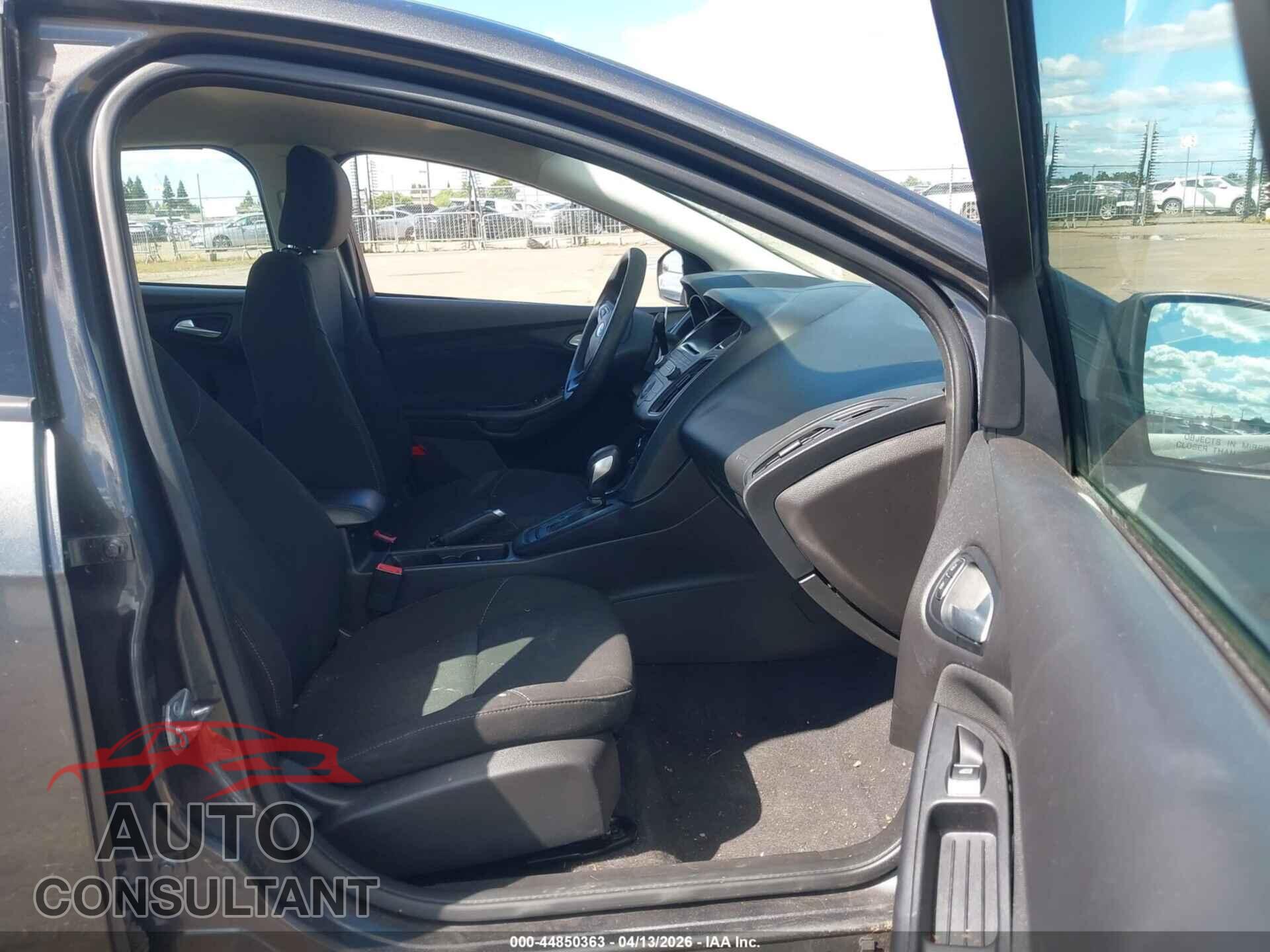 FORD FOCUS 2017 - 1FADP3F25HL285608