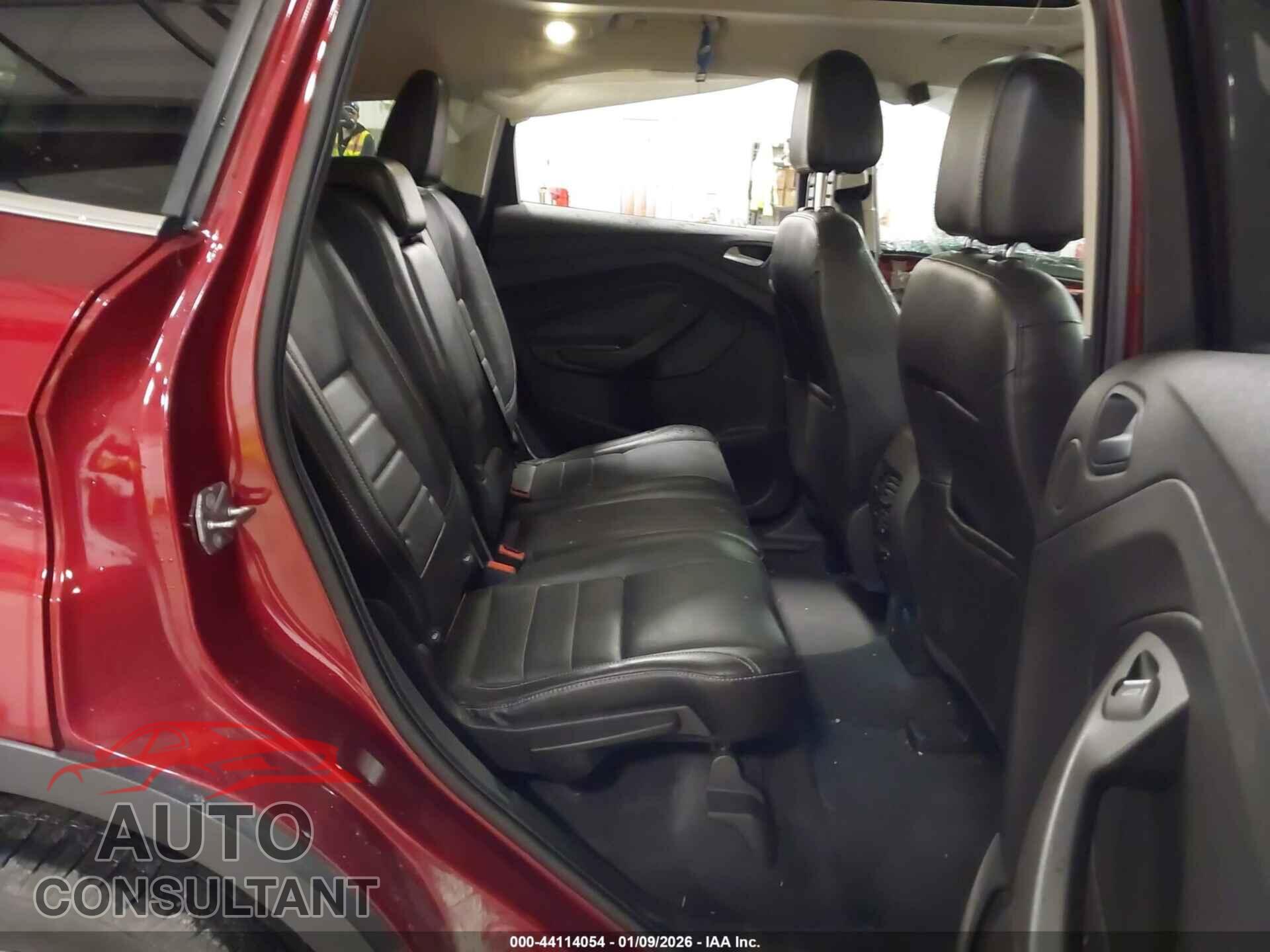 FORD ESCAPE 2015 - 1FMCU9J97FUC13902