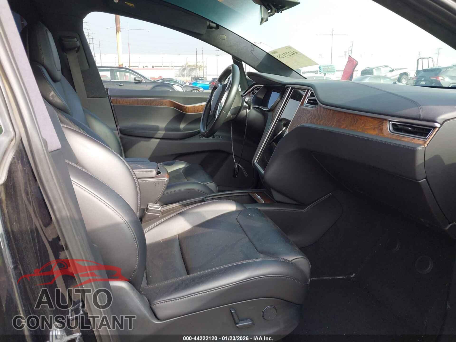 TESLA MODEL X 2018 - 5YJXCBE26JF090821