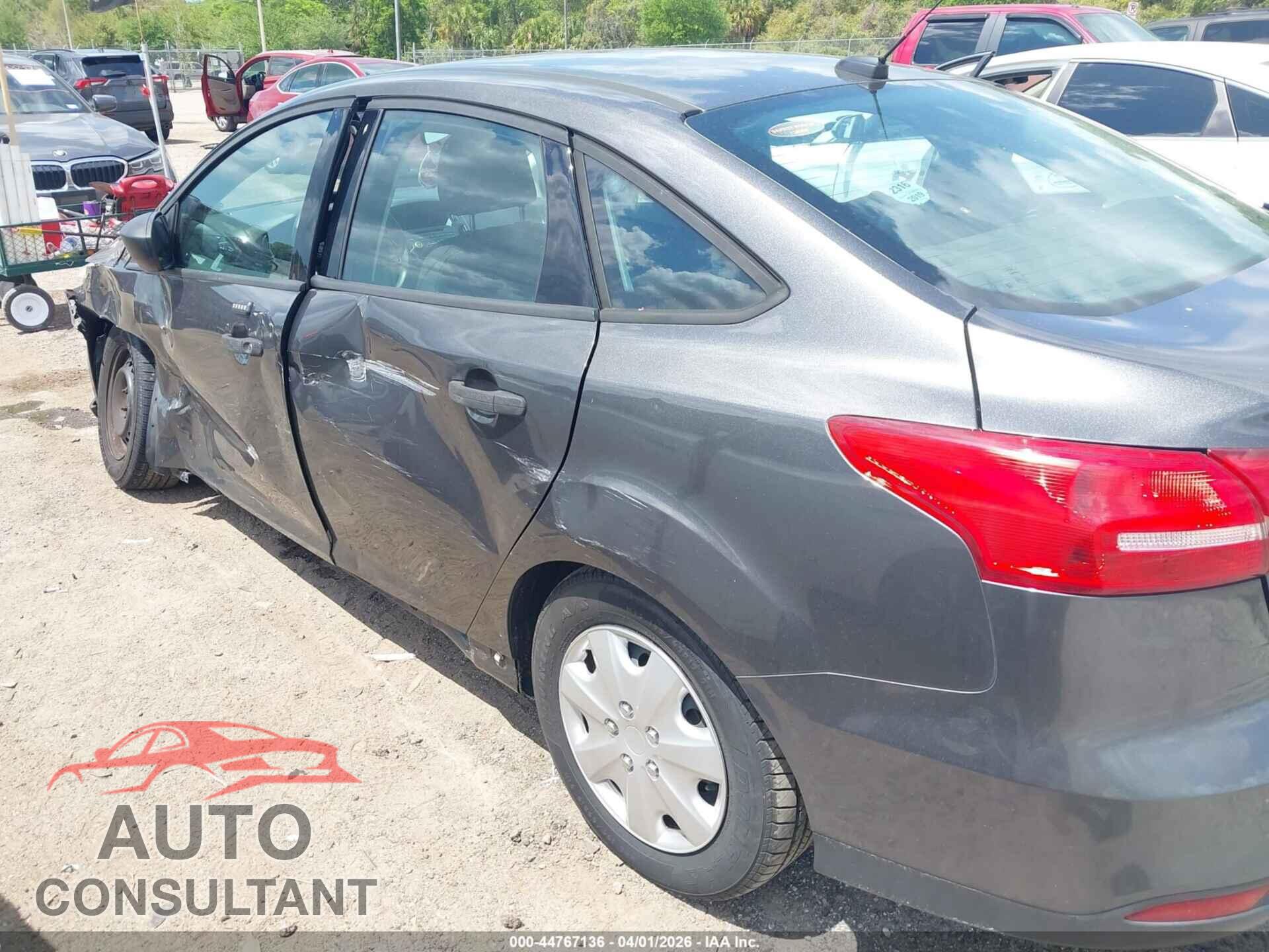 FORD FOCUS 2015 - 1FADP3E21FL378513