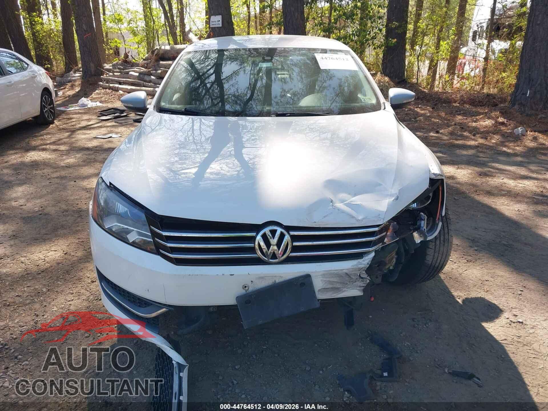 VOLKSWAGEN PASSAT 2015 - 1VWAT7A38FC048671