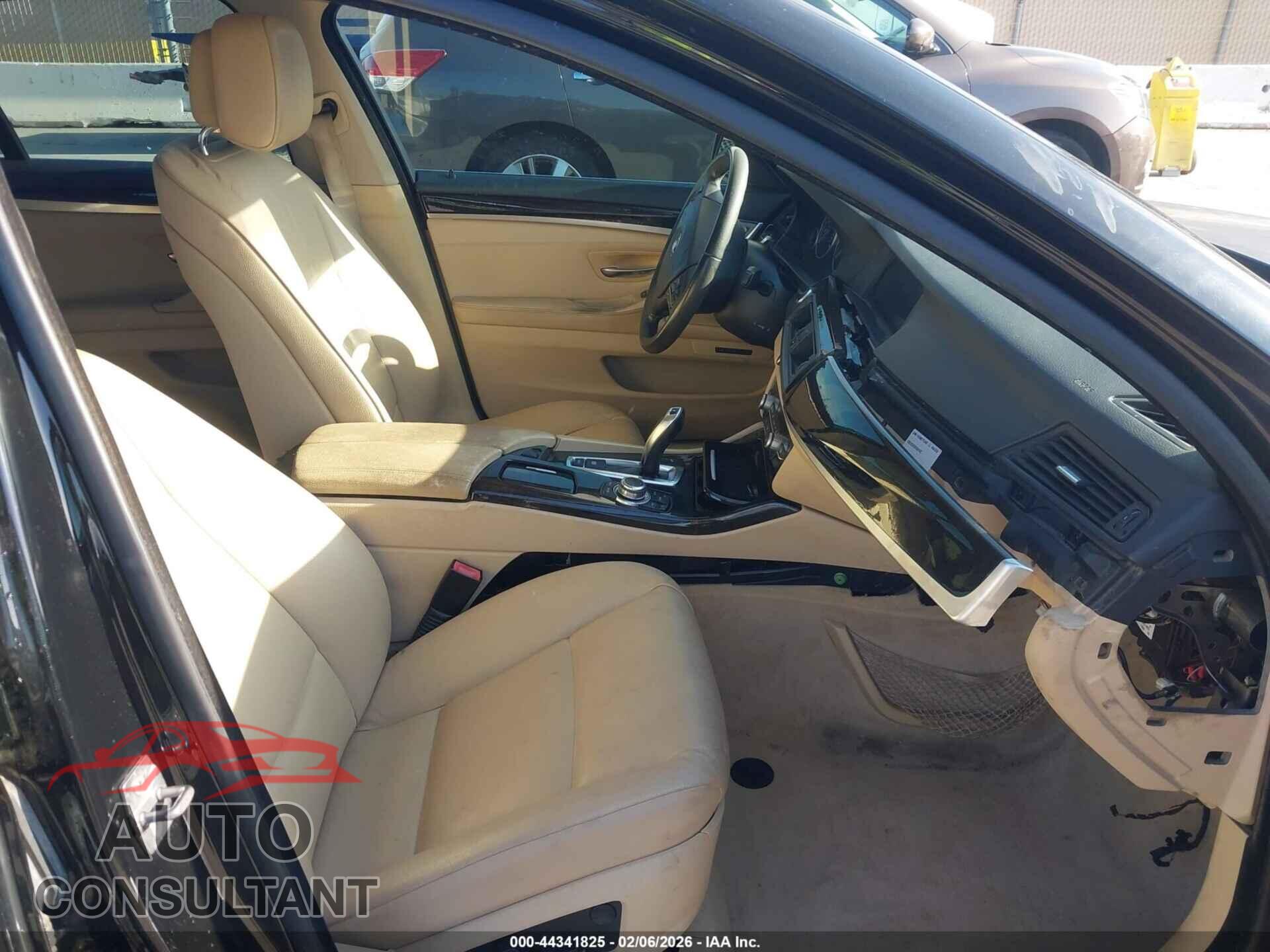 BMW 528I 2011 - WBAFR1C58BC747566