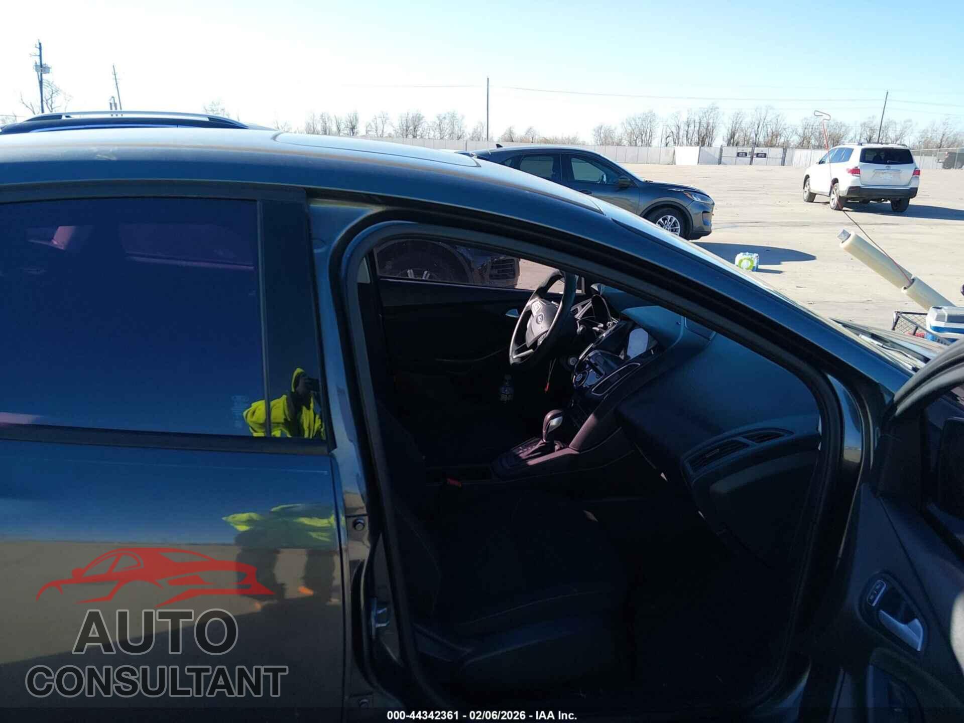 FORD FOCUS 2017 - 1FADP3H2XHL270826
