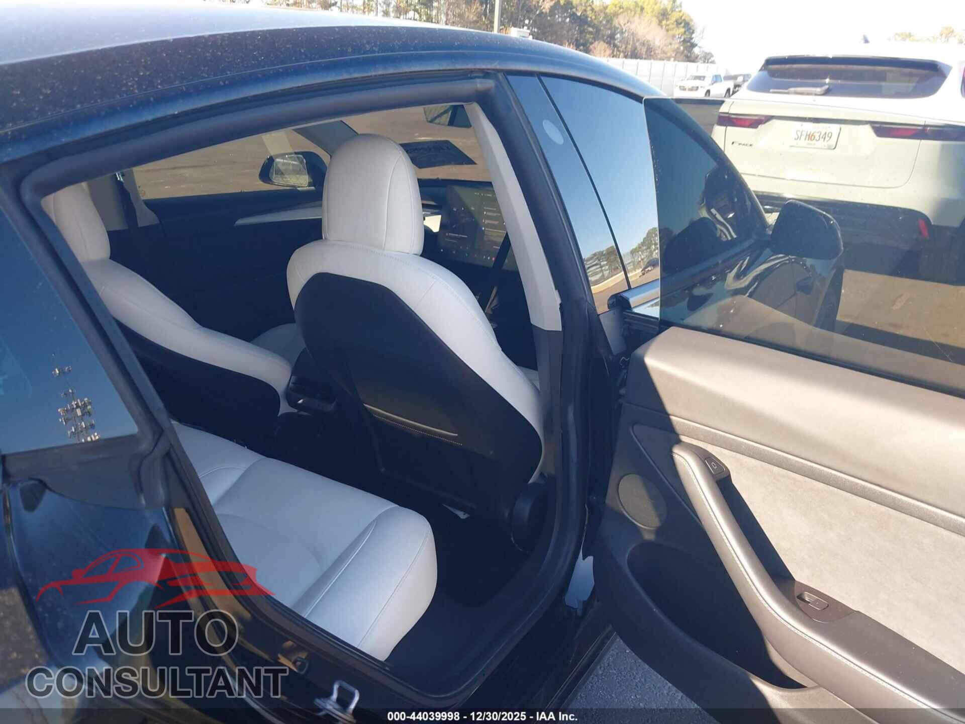 TESLA MODEL 3 2021 - 5YJ3E1EA5MF025604