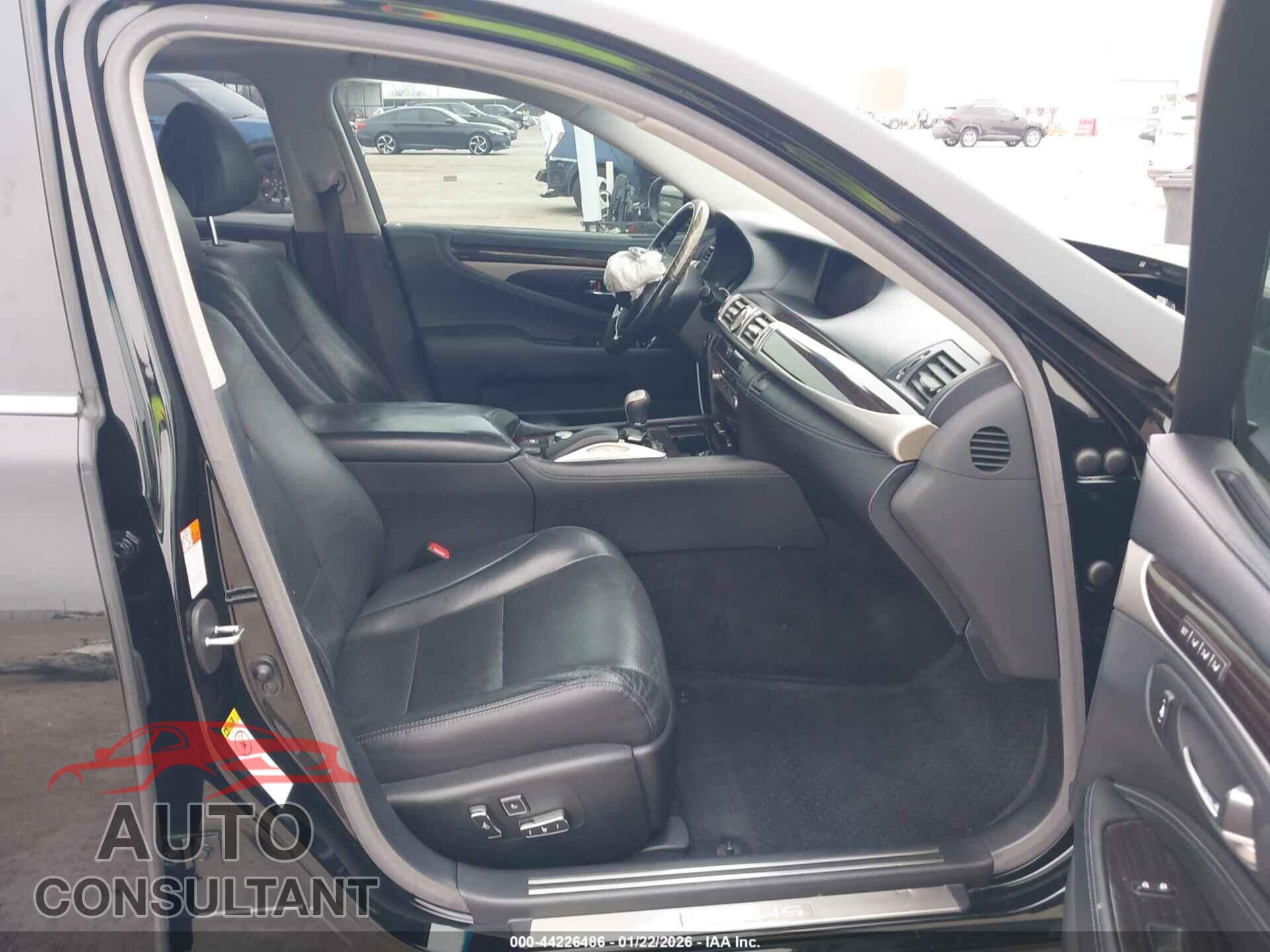 LEXUS LS 460 2016 - JTHBL5EF5G5142267