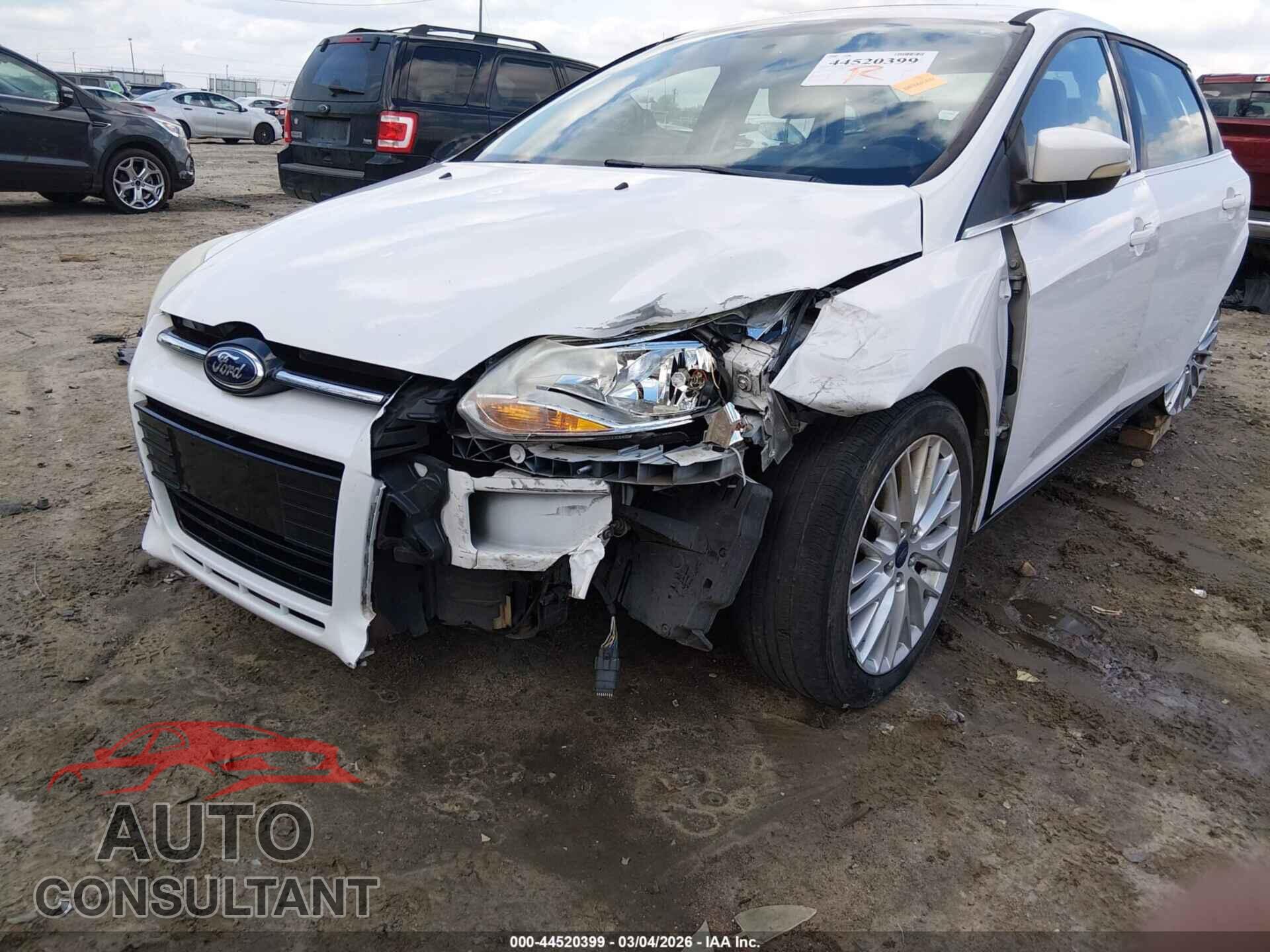 FORD FOCUS 2012 - 1FAHP3H22CL383082
