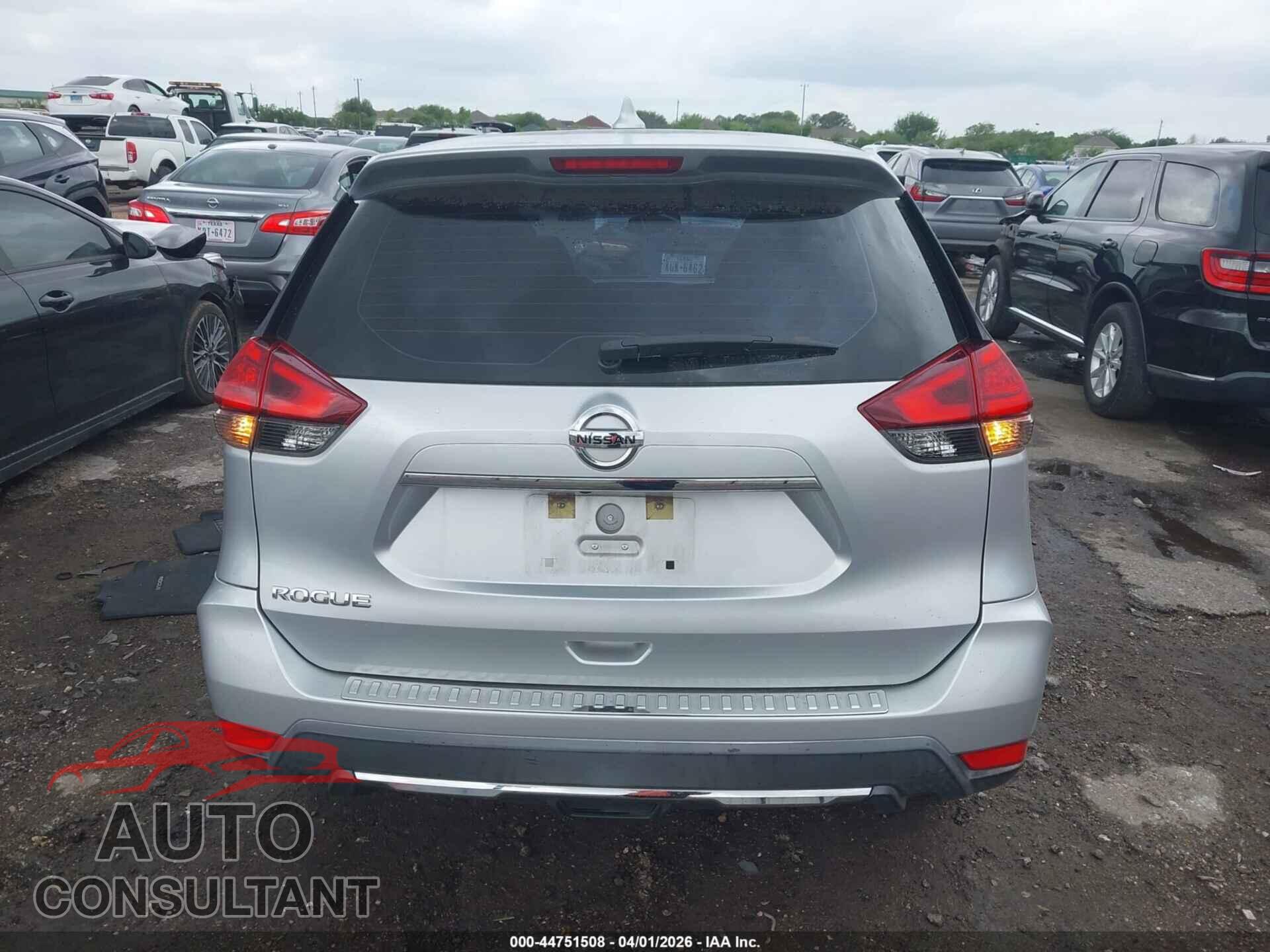 NISSAN ROGUE 2017 - KNMAT2MT6HP601007