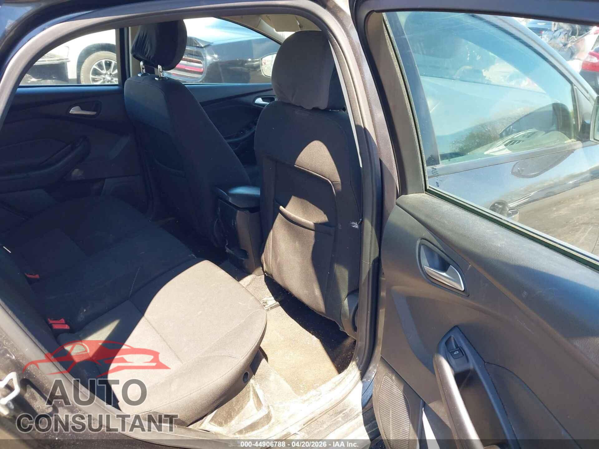 FORD FOCUS 2017 - 1FADP3K22HL217160