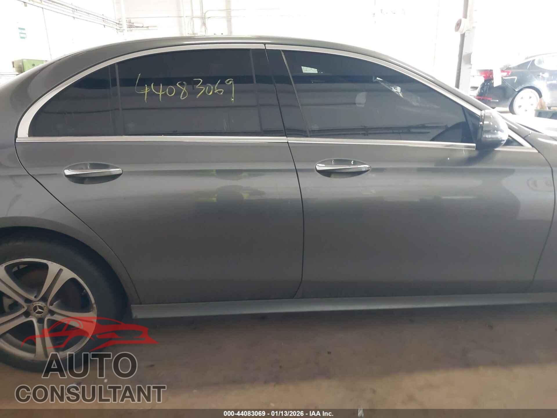 MERCEDES-BENZ E 300 2017 - WDDZF4KB1HA102012
