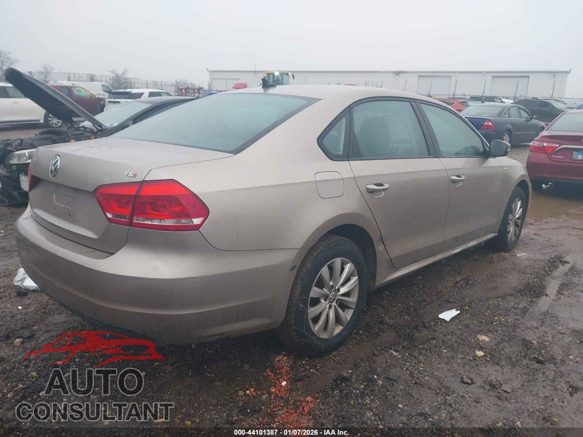 VOLKSWAGEN PASSAT 2015 - 1VWAT7A35FC026109