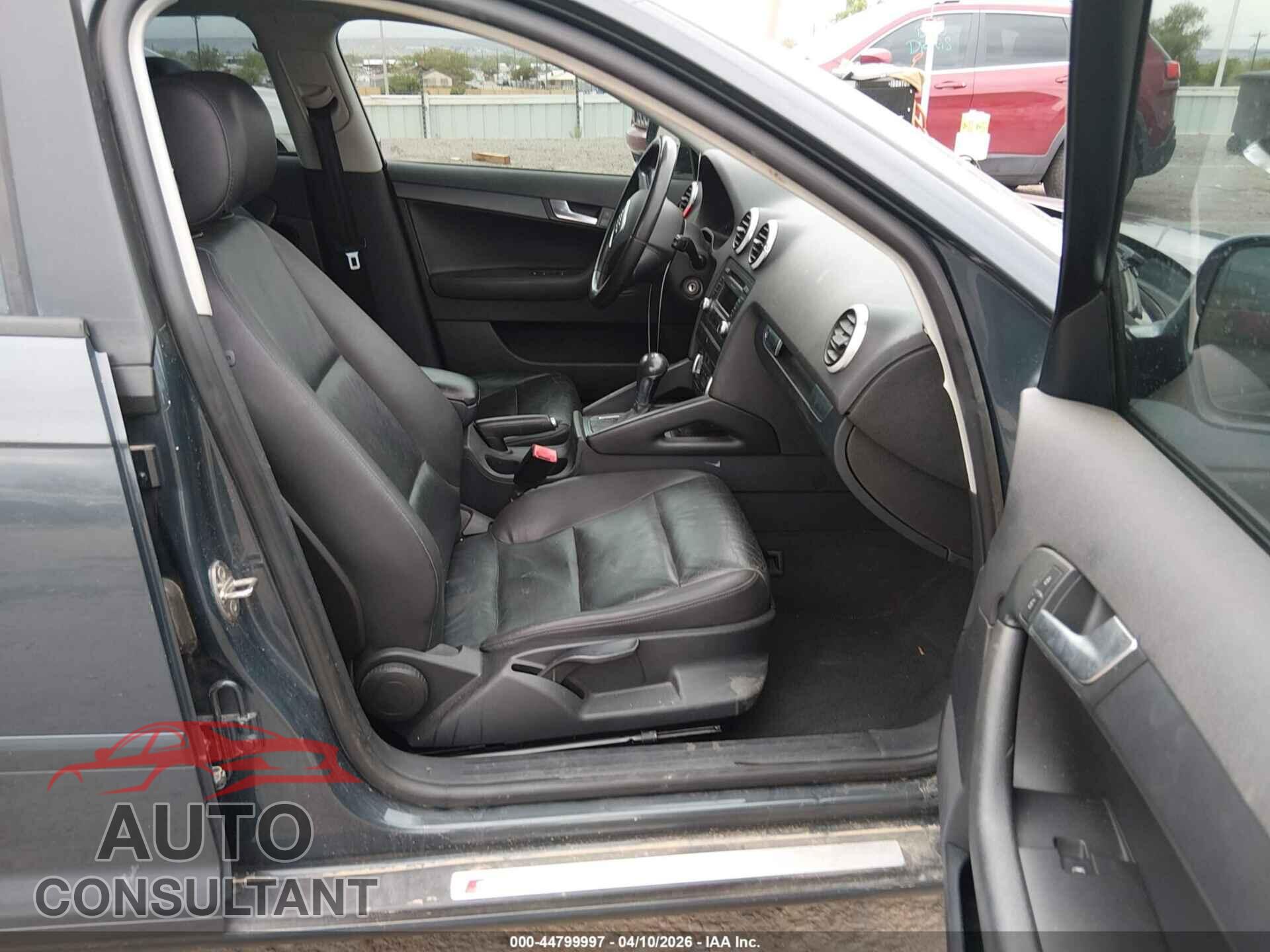 AUDI A3 2010 - WAUBEAFMXAA115675
