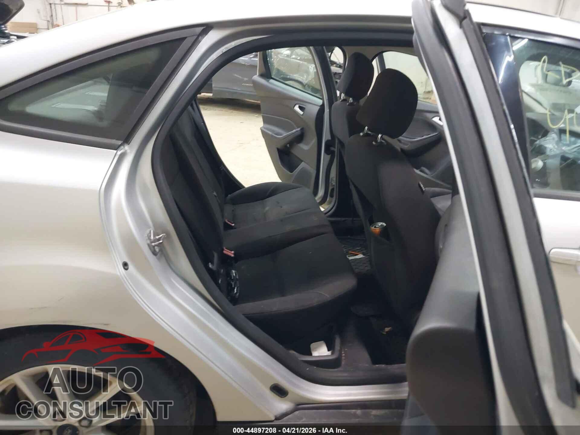 FORD FOCUS 2015 - 1FADP3F28FL301507