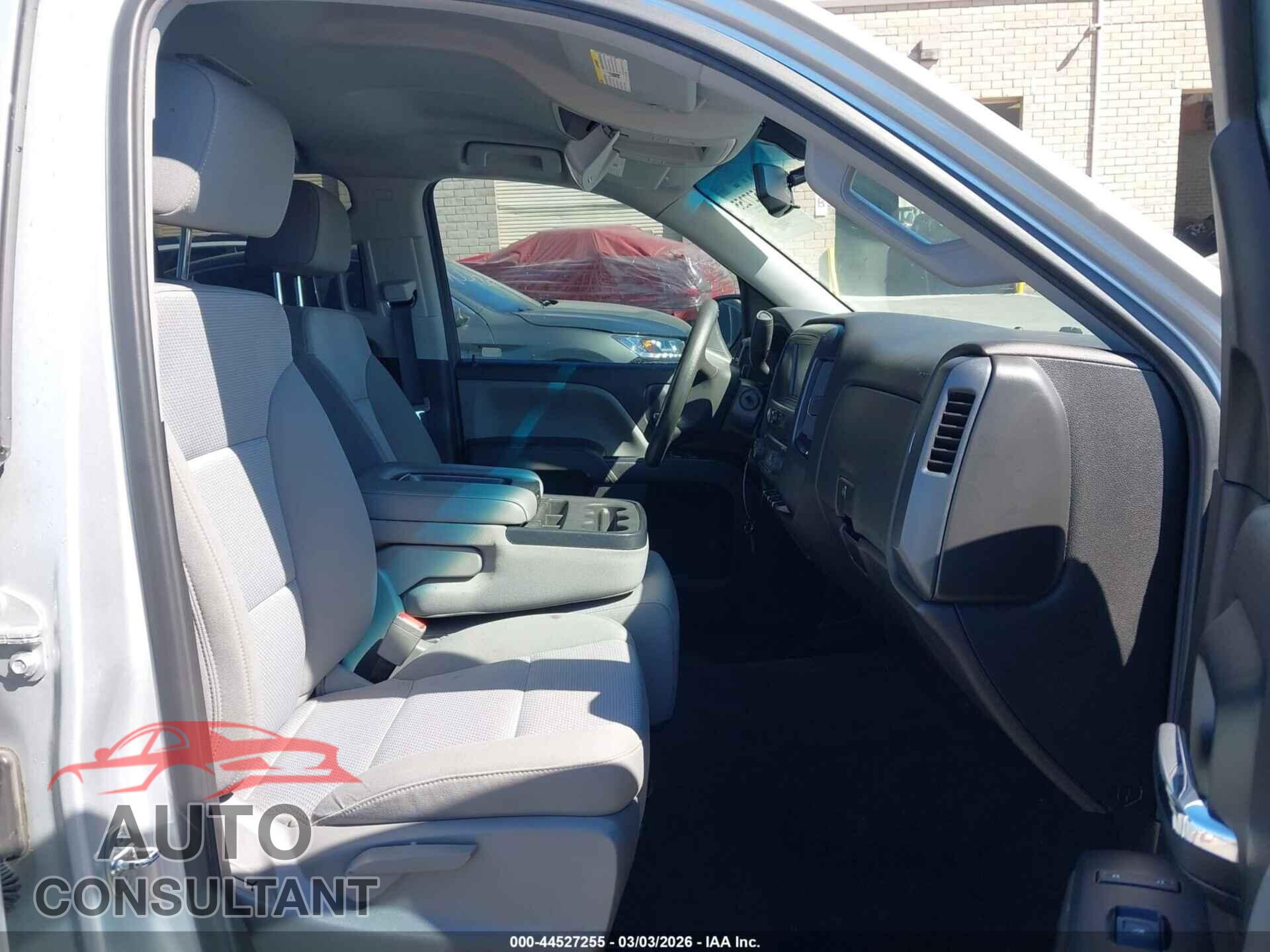 CHEVROLET SILVERADO 1500 2018 - 1GCRCPEC2JZ330052