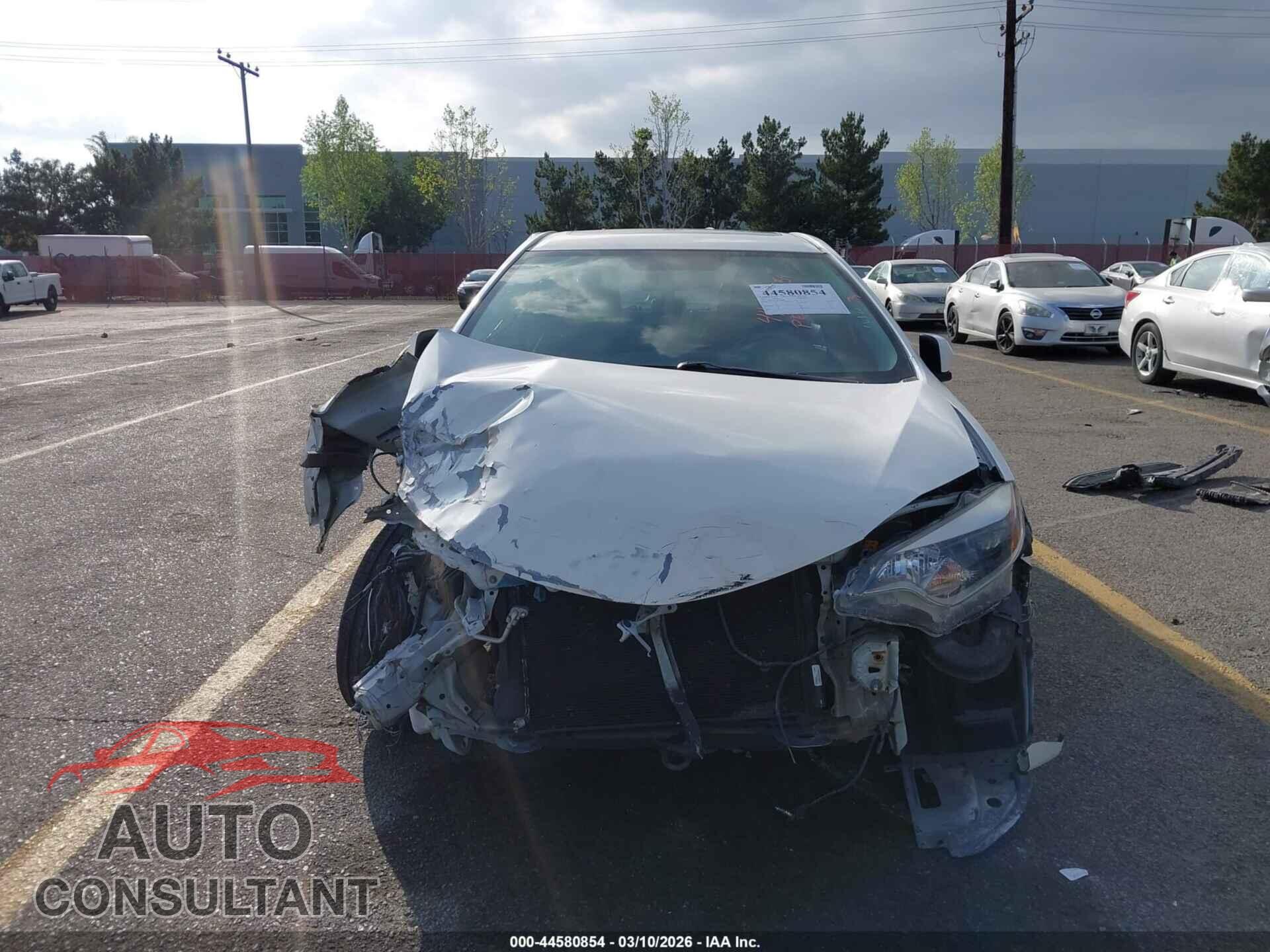 TOYOTA COROLLA 2015 - 5YFBURHE2FP332828