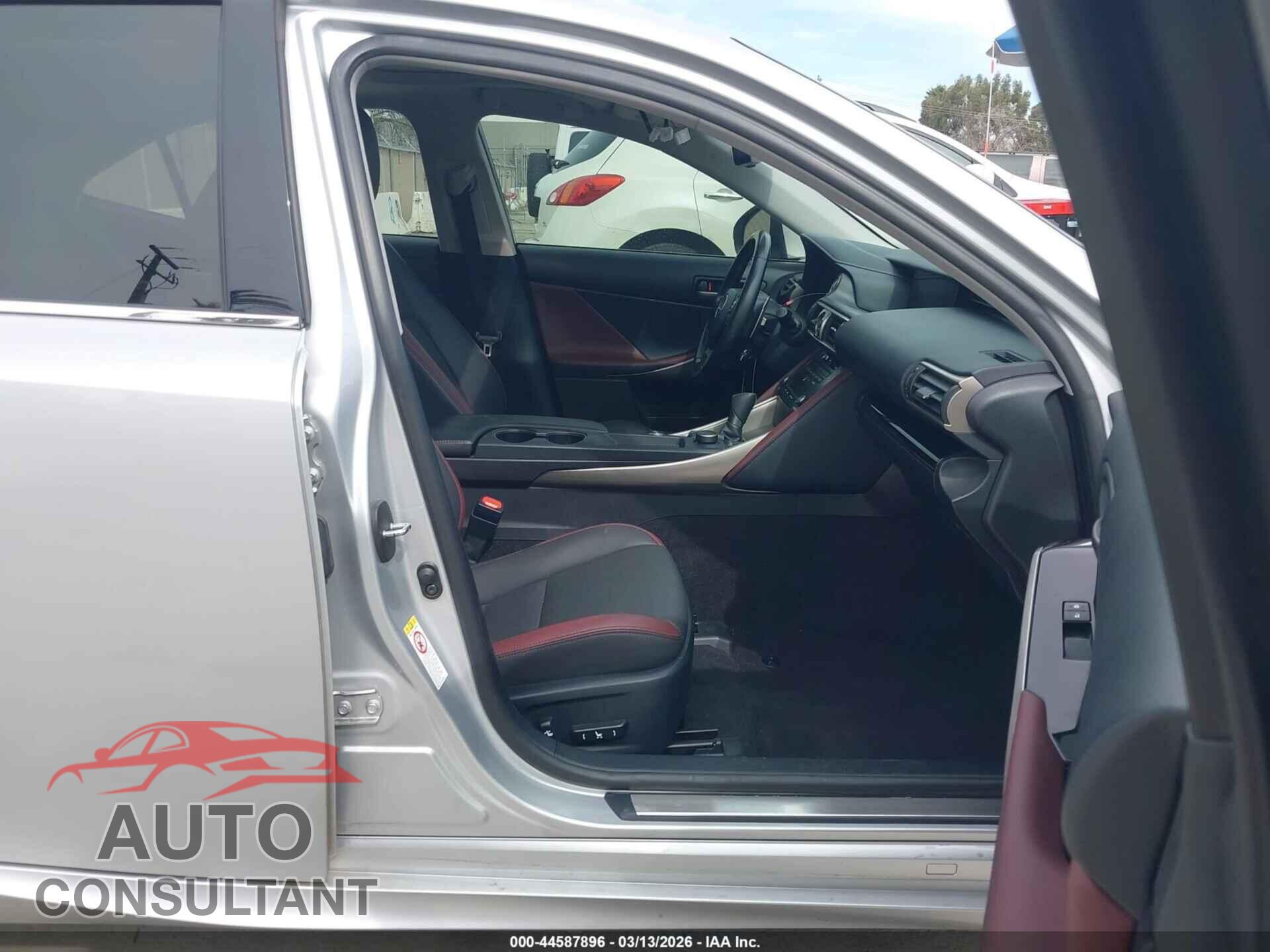 LEXUS IS 200T 2017 - JTHBA1D21H5053200