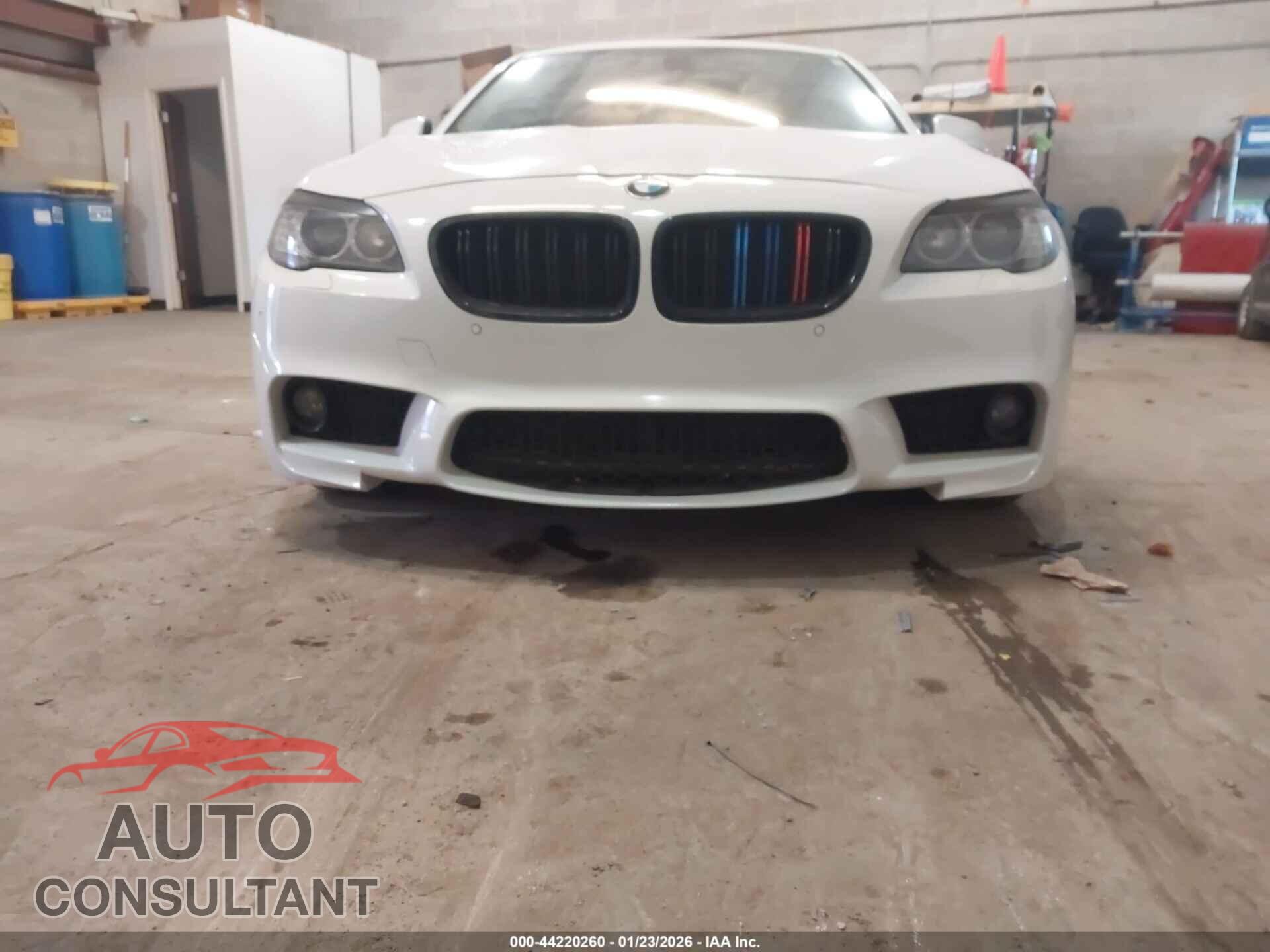 BMW 528I 2012 - WBAXH5C55CDW08201