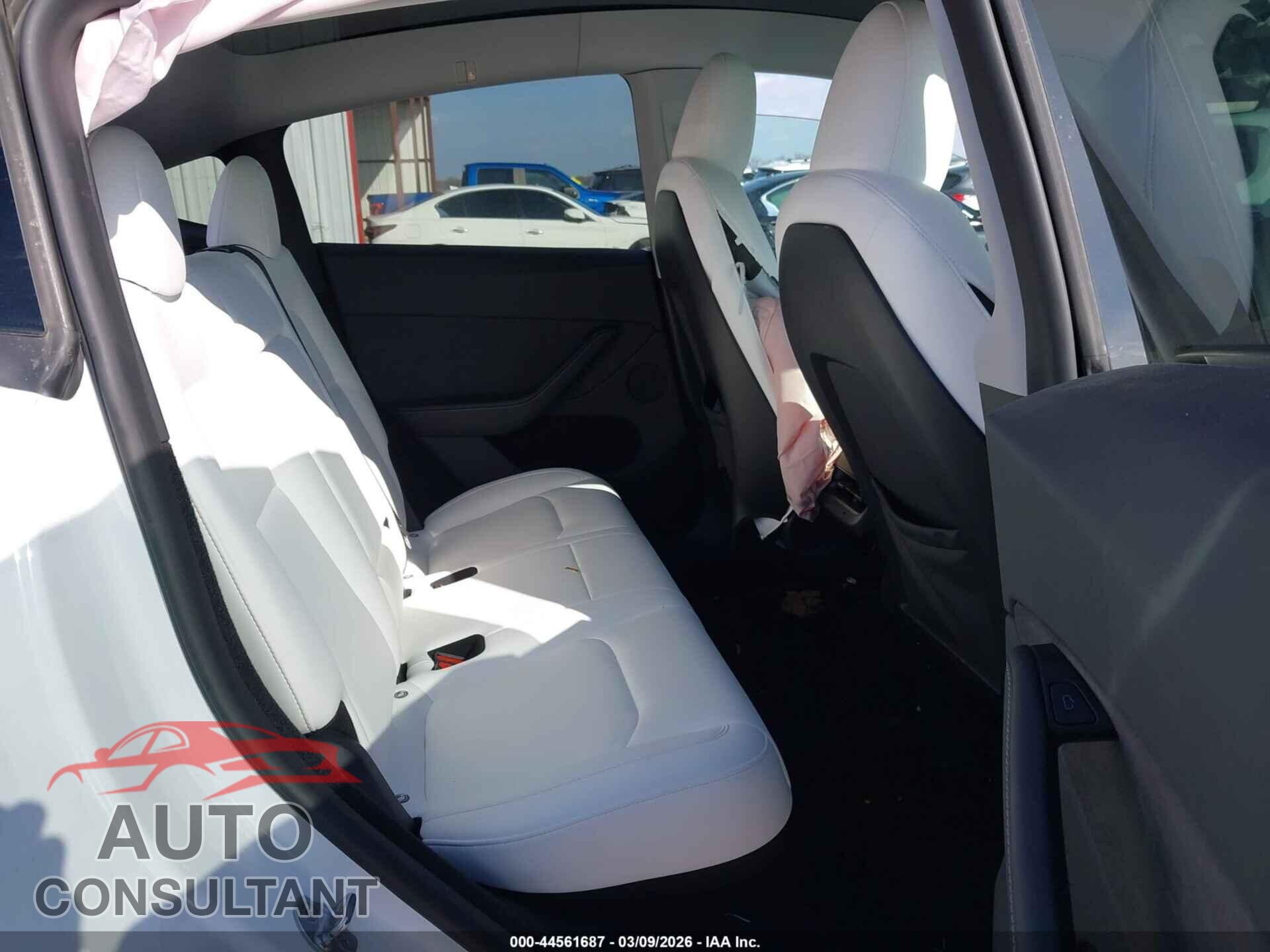 TESLA MODEL Y 2024 - 7SAYGDEE9RA267064