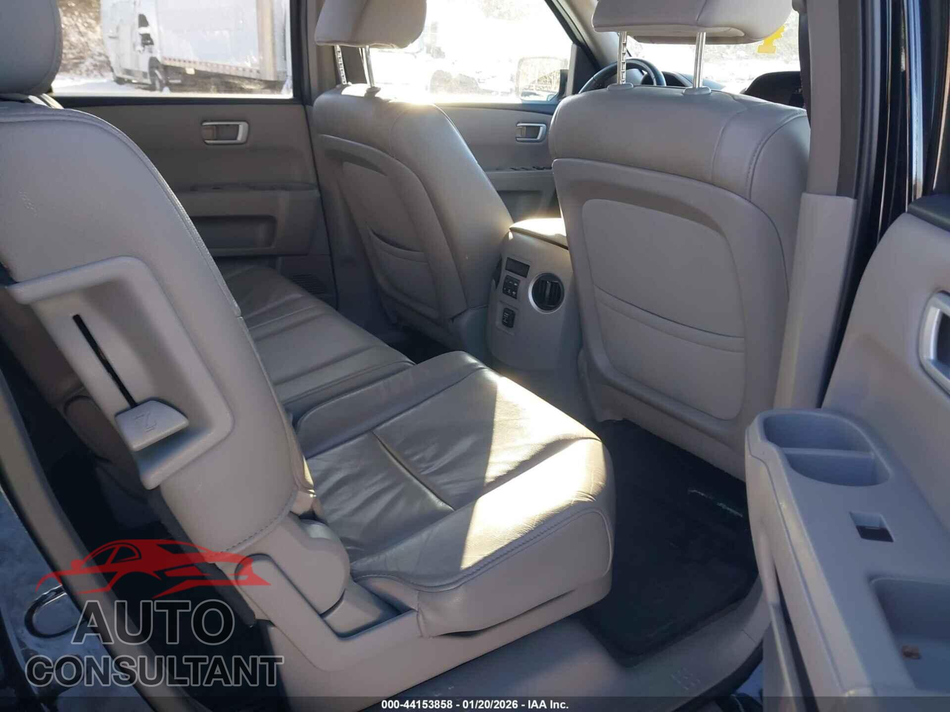 HONDA PILOT 2015 - 5FNYF4H55FB004323