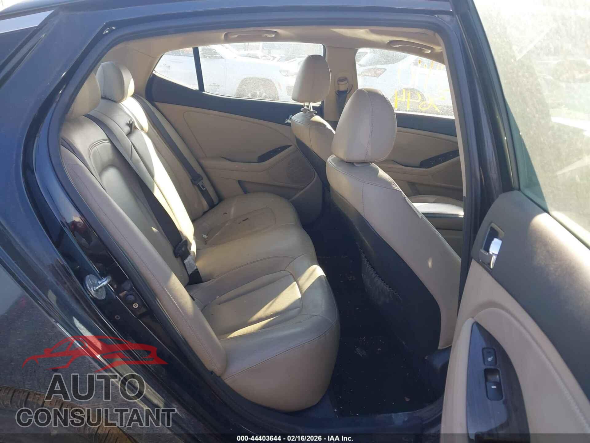 KIA OPTIMA 2011 - KNAGN4A73B5084031