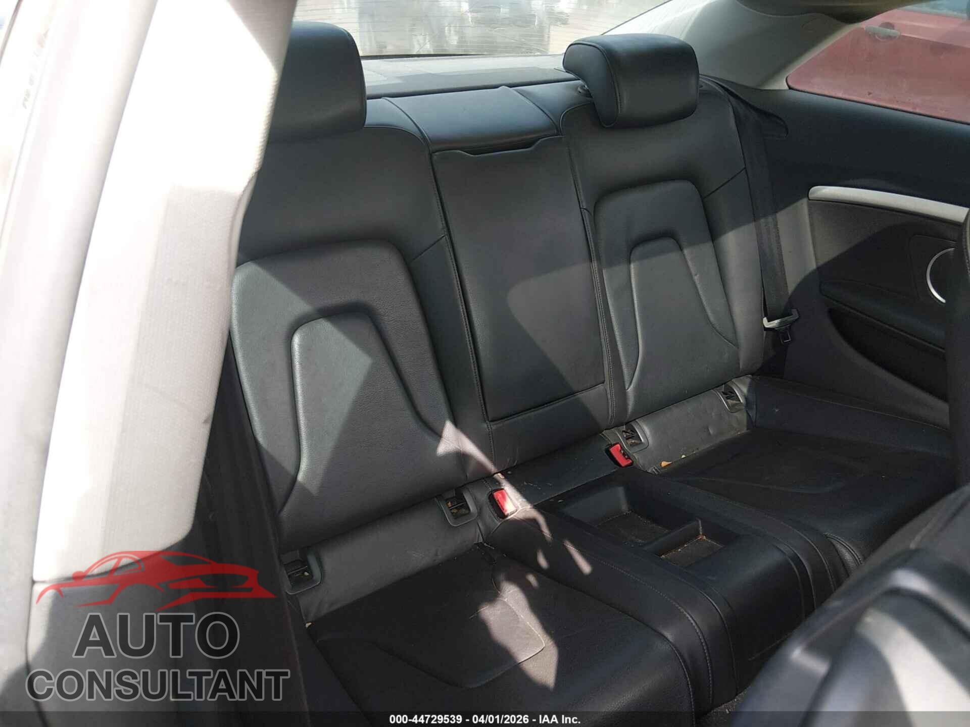 AUDI A5 2010 - WAULFAFR9AA007089