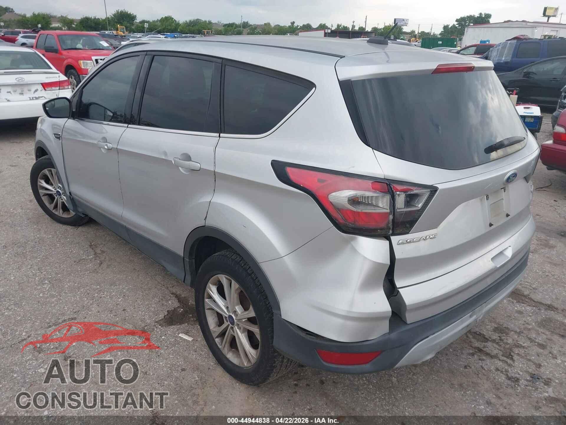 FORD ESCAPE 2017 - 1FMCU0GD8HUD10049