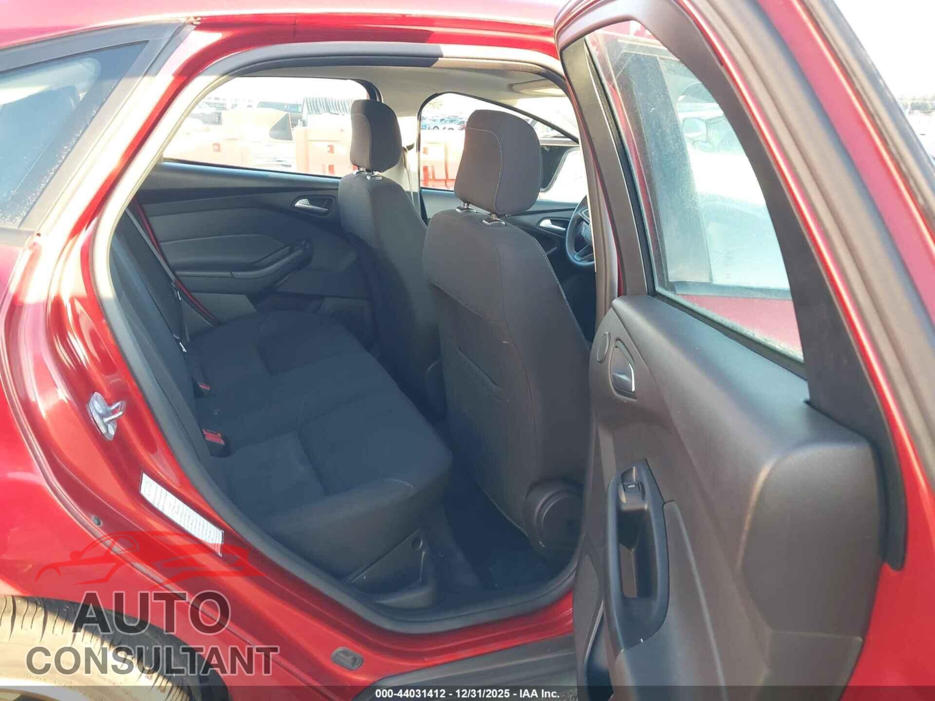 FORD FOCUS 2018 - 1FADP3H25JL324989
