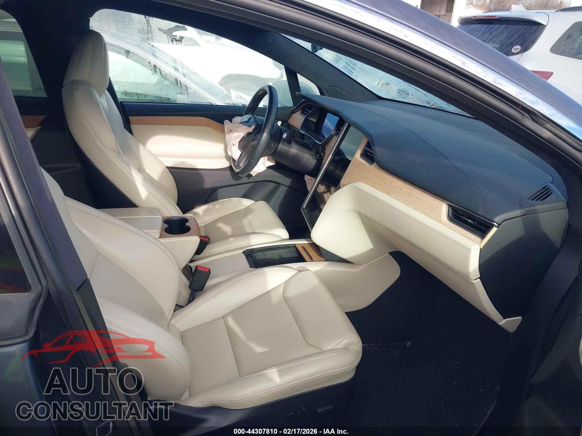 TESLA MODEL X 2020 - 5YJXCBE21LF250168