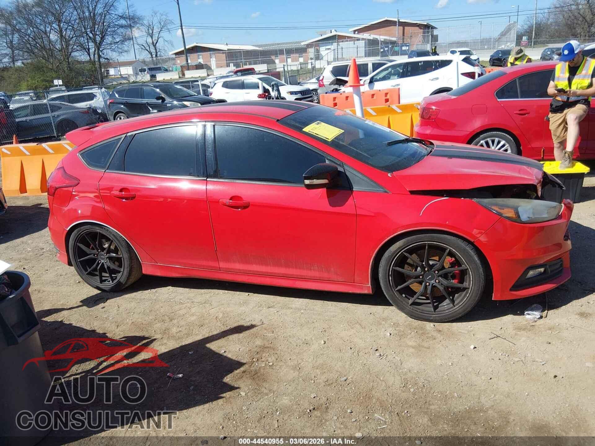 FORD FOCUS ST 2015 - 1FADP3L92FL215580