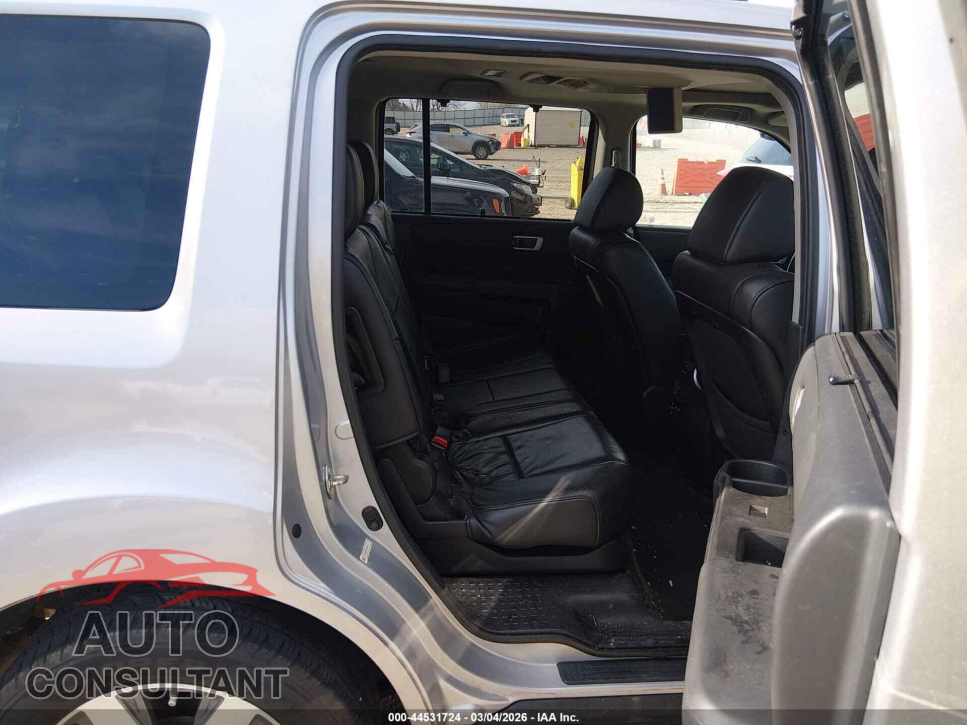 HONDA PILOT 2015 - 5FNYF3H94FB008439