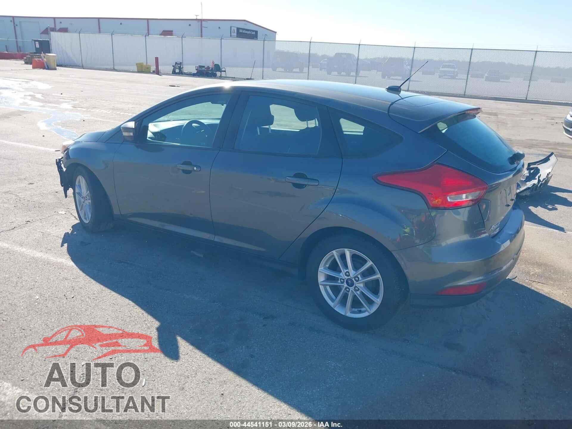 FORD FOCUS 2017 - 1FADP3K23HL258817