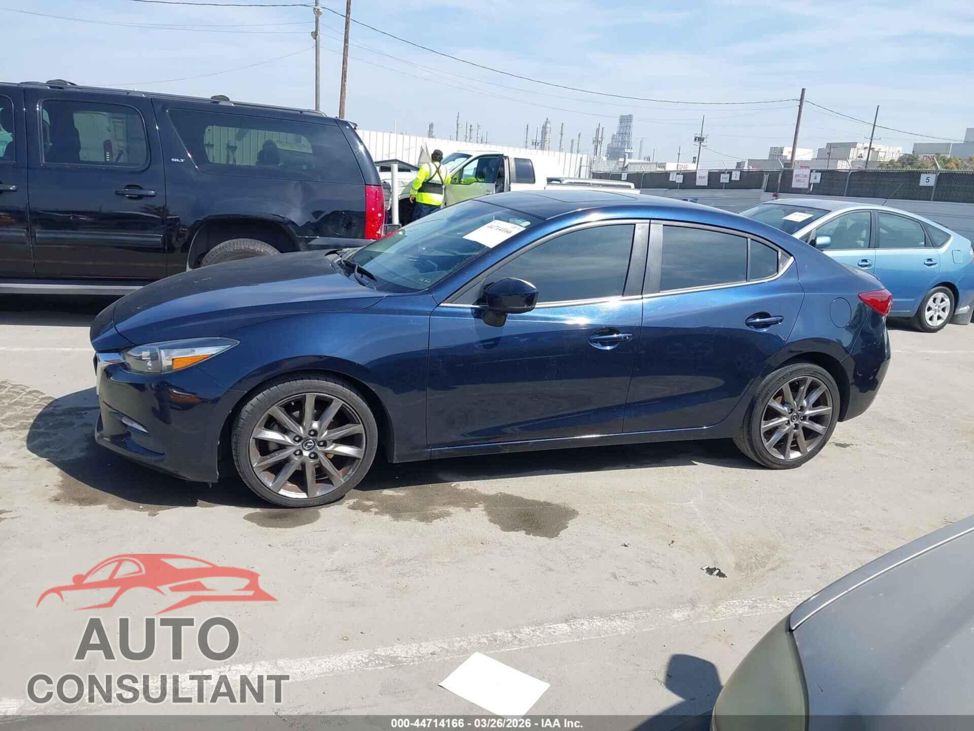 MAZDA MAZDA3 2018 - 3MZBN1V37JM196565