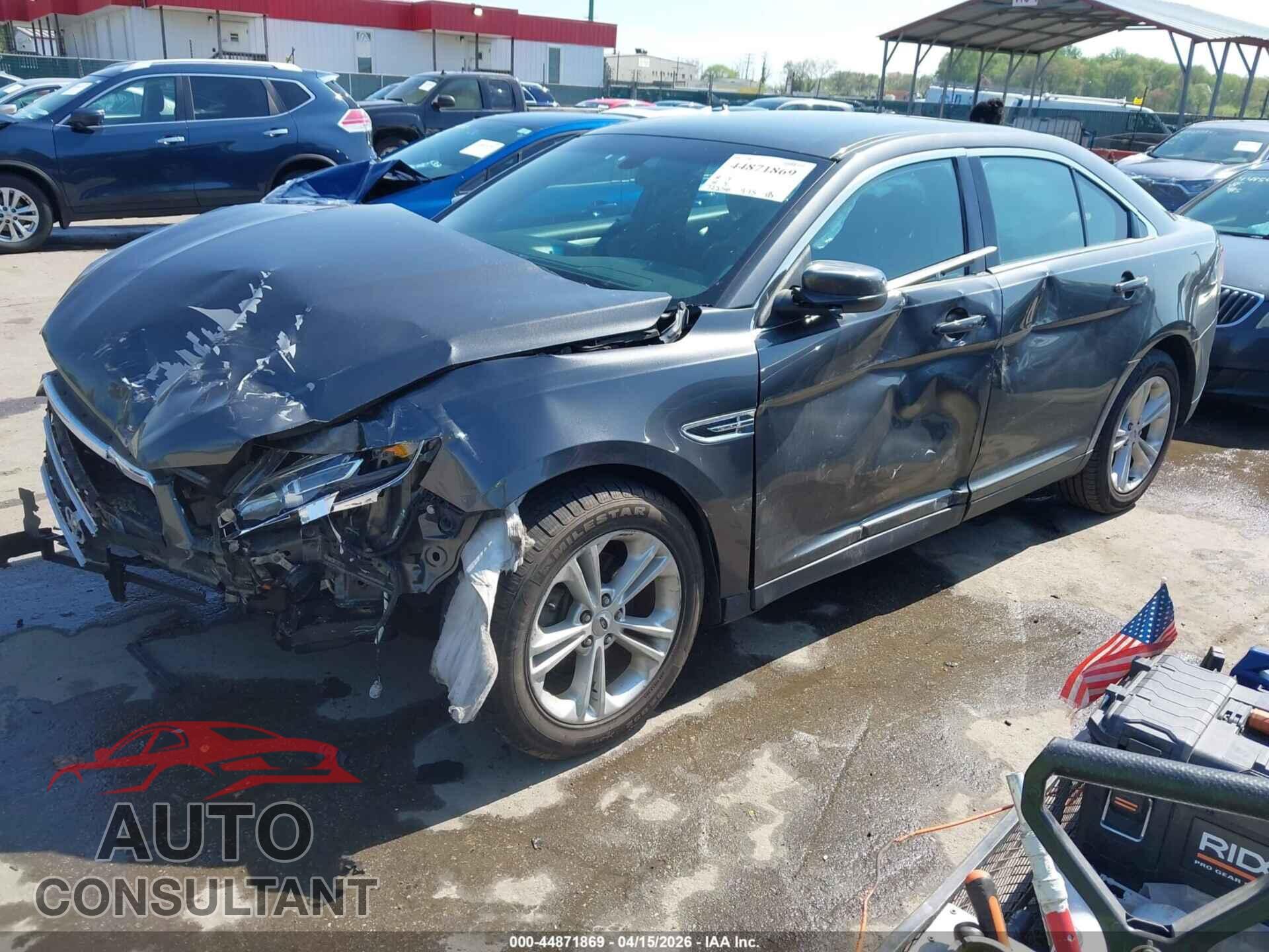 FORD TAURUS 2019 - 1FAHP2E87KG101965