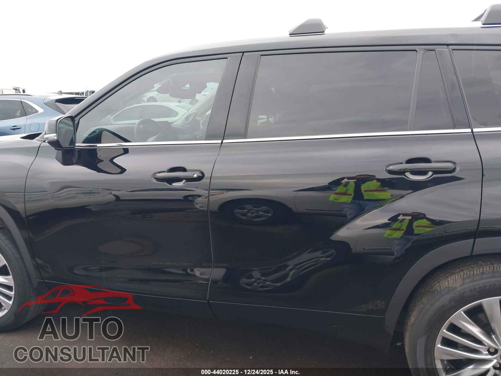 TOYOTA HIGHLANDER 2023 - 5TDKDRAH1PS042982