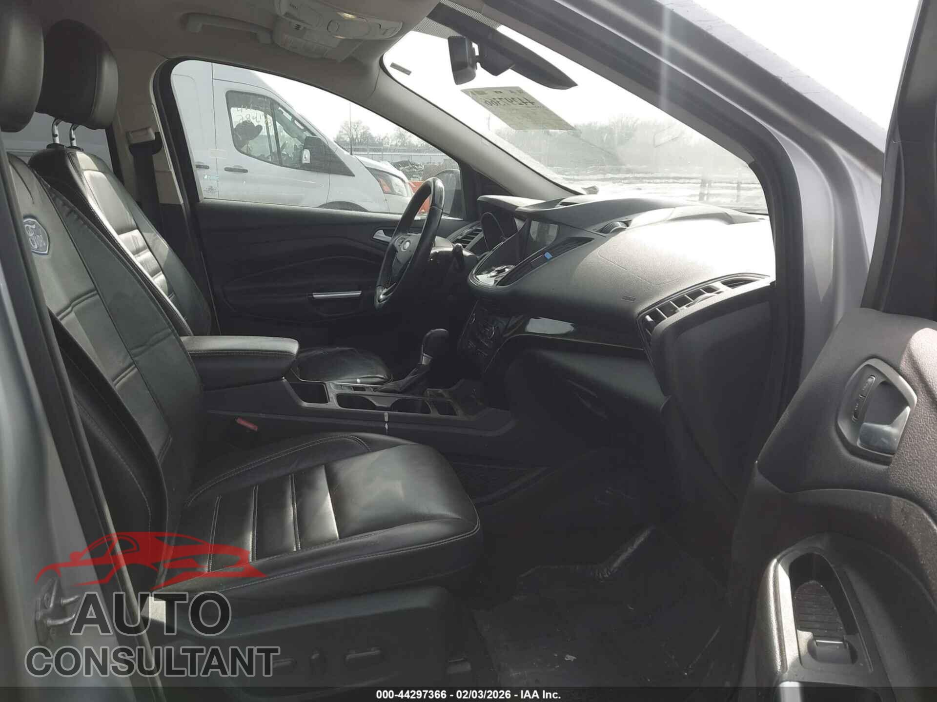 FORD ESCAPE 2017 - 1FMCU9J95HUE00607