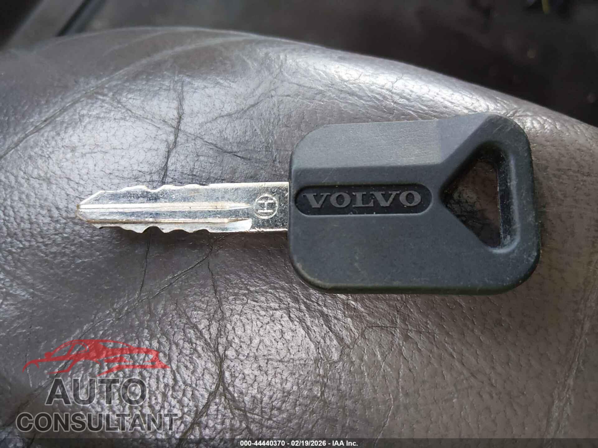 VOLVO VN 2016 - 4V4NC9EH0GN963501