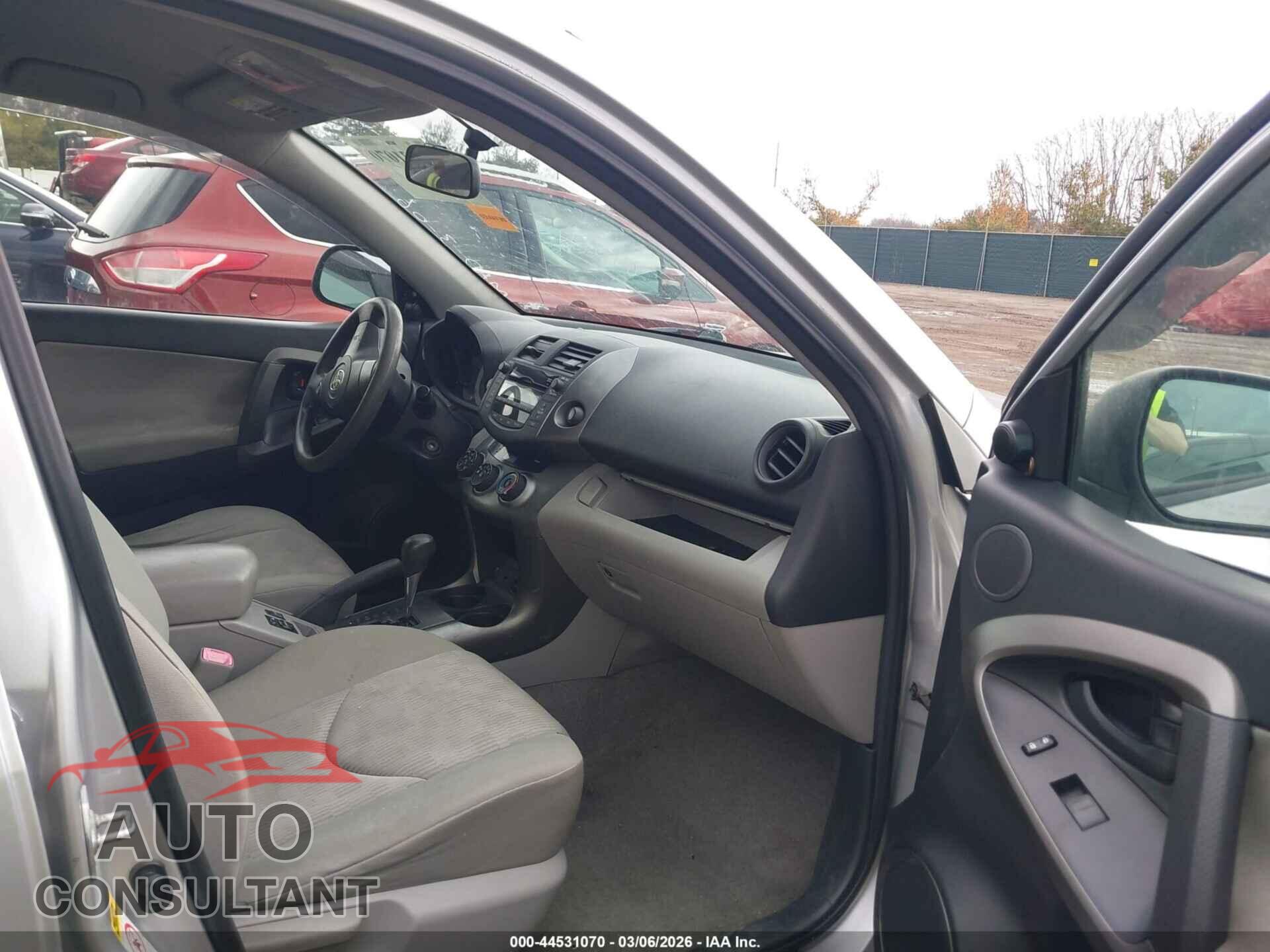 TOYOTA RAV4 2009 - JTMBF33VX95010261