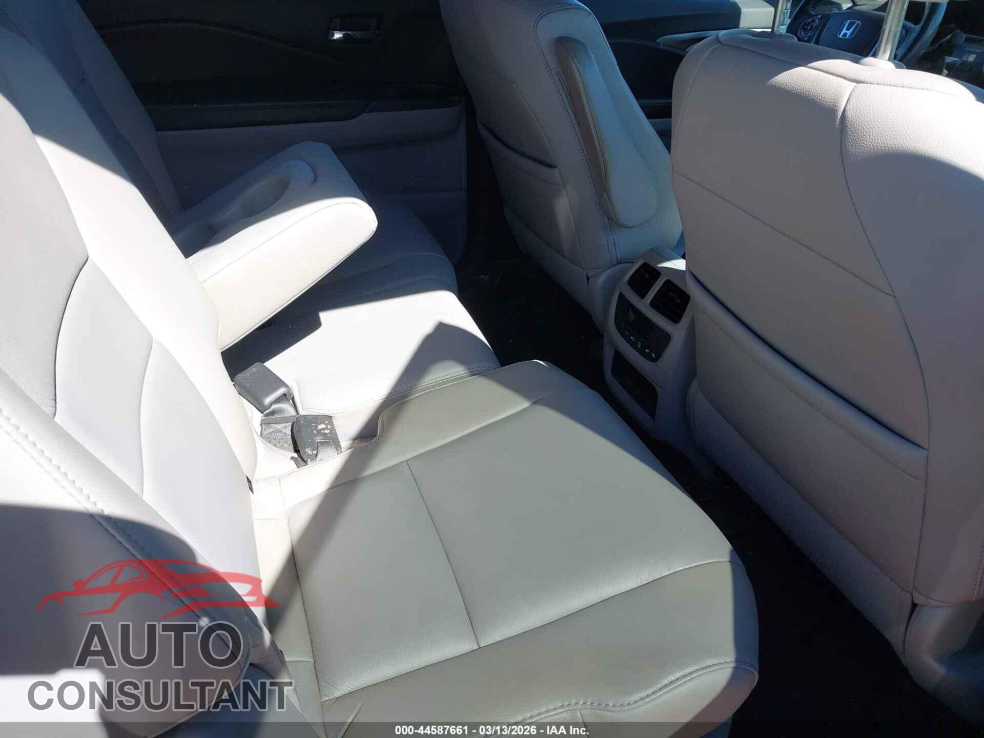 HONDA PILOT 2017 - 5FNYF6H66HB005990
