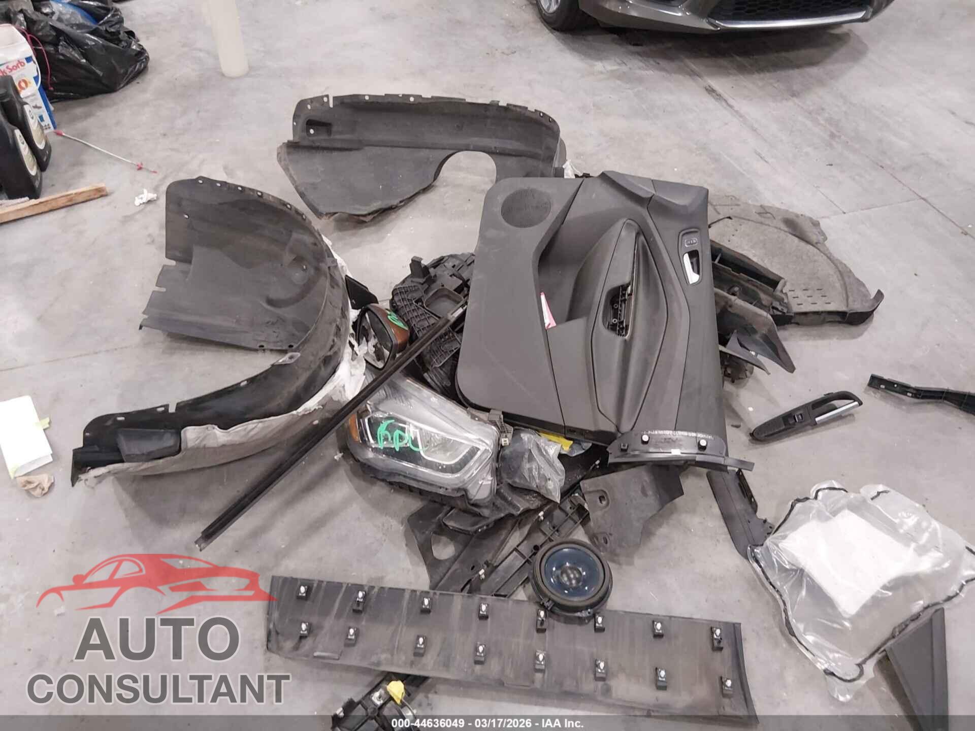 FORD ESCAPE 2017 - 1FMCU9JD0HUB88137