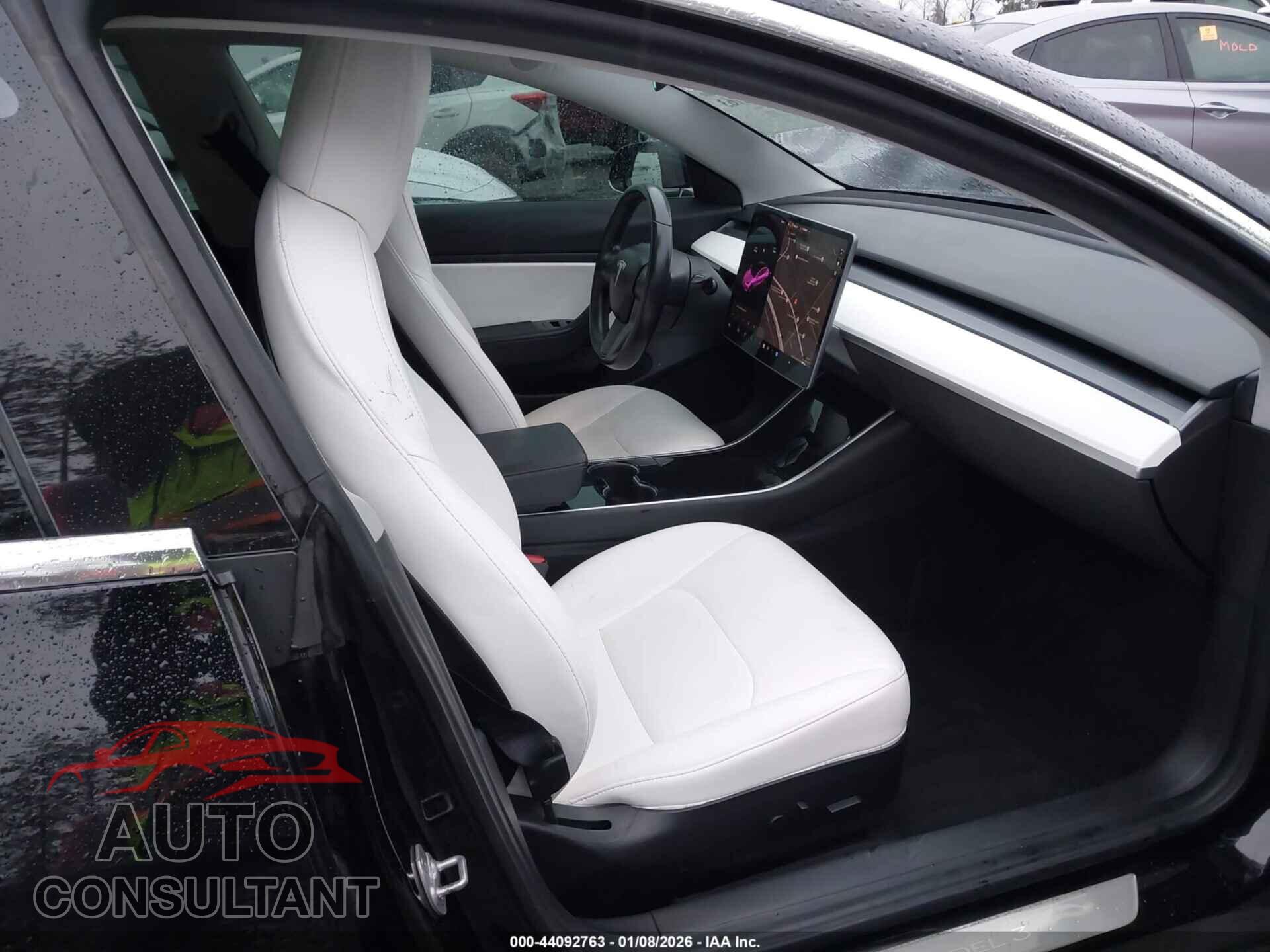 TESLA MODEL 3 2019 - 5YJ3E1EB0KF192362